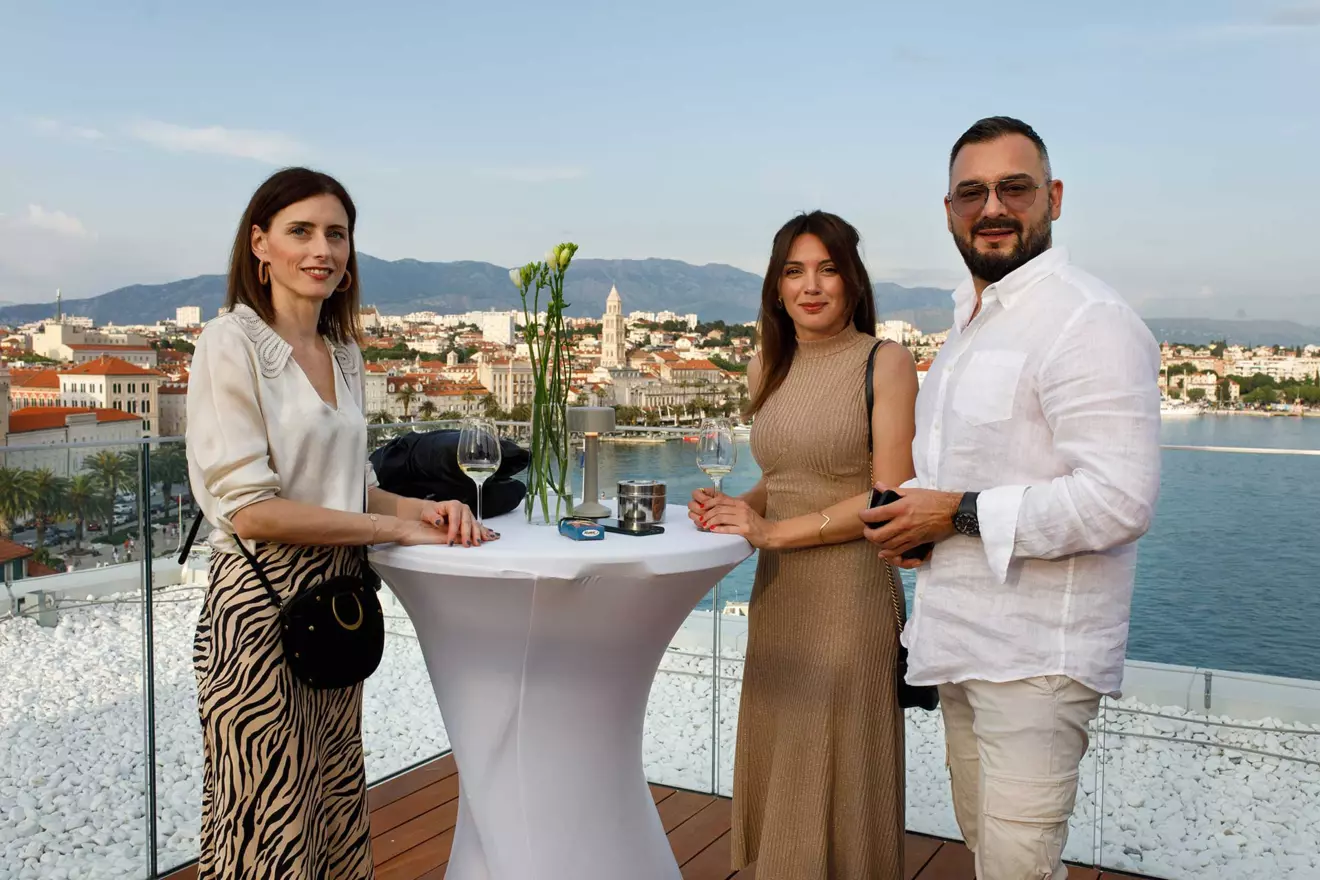 event-yachts-magazina-hotel-ambasador-08.jpg