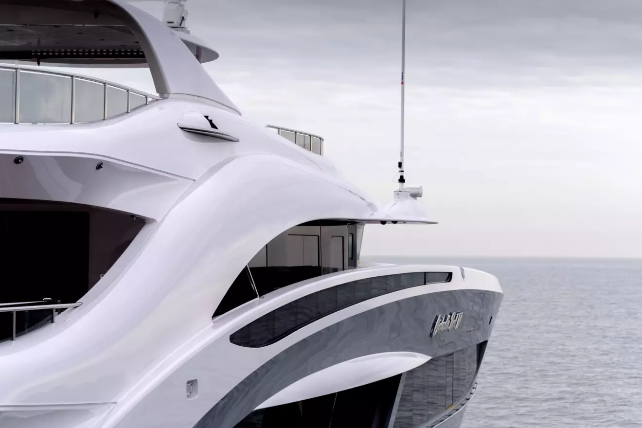 Heesen-Cinderella-Noel-IV-upper-deck.jpg