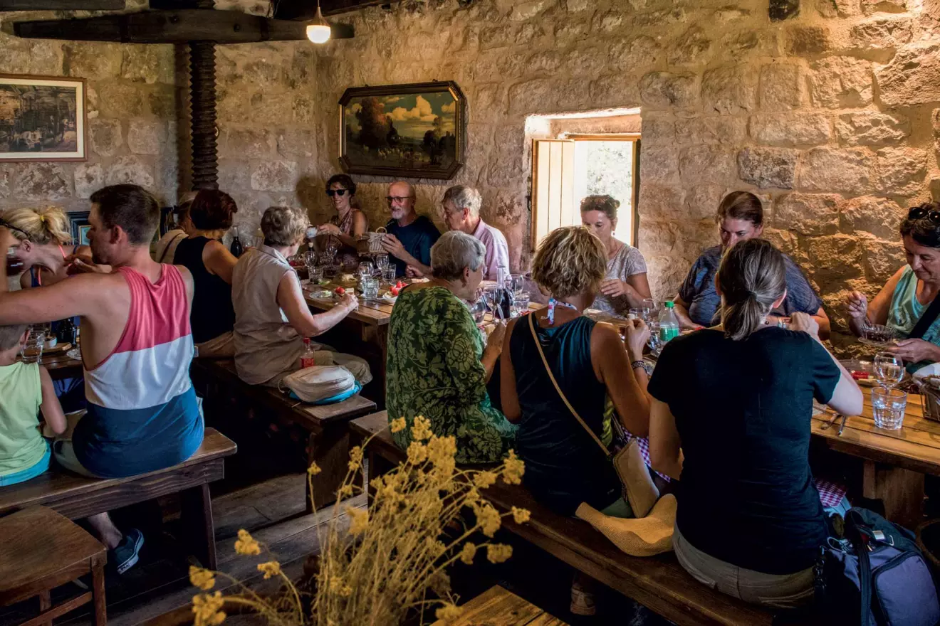 Olive-oil-museum-skrip-brac-02.jpg