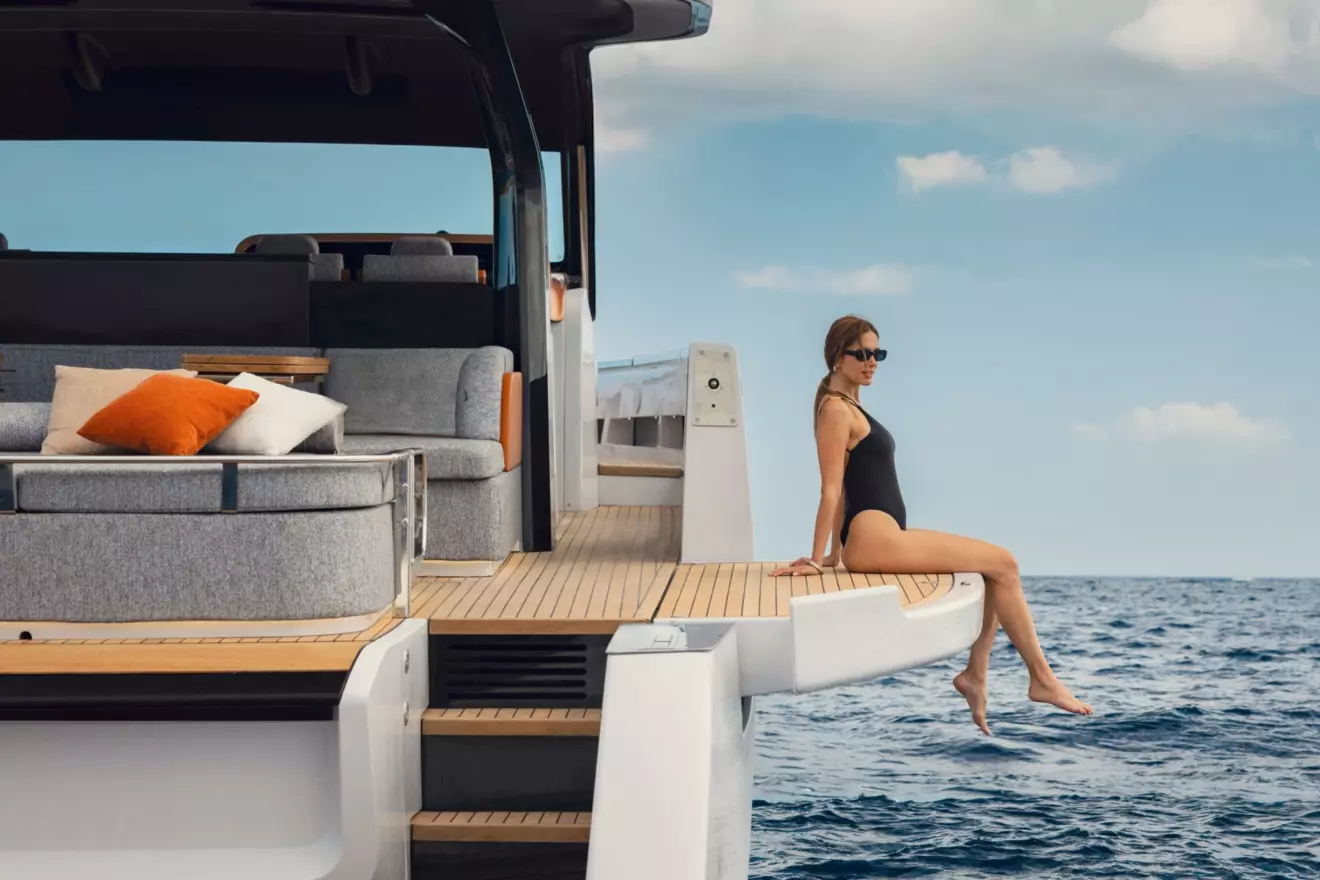 Invictus TT550 side platform