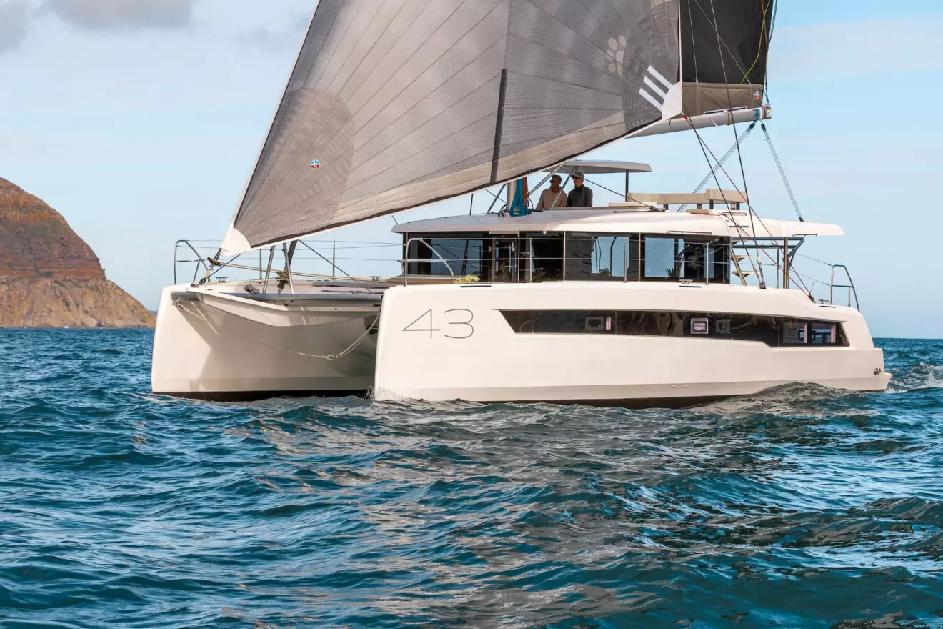 Leopard 43 - side view sailing.jpg