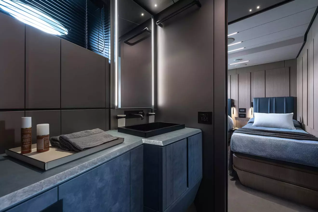 pershing-gtx-80-bathroom.jpg