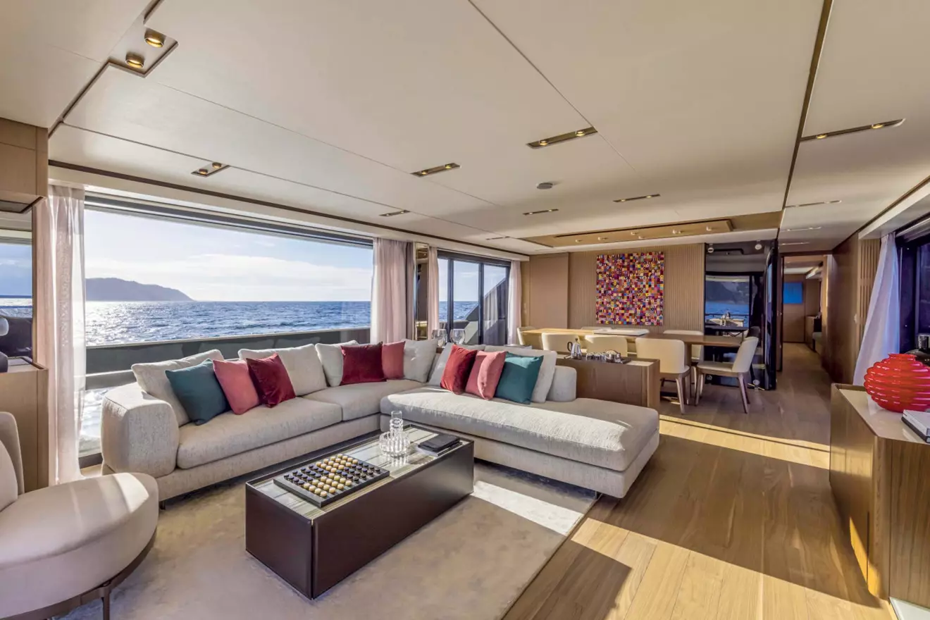 Ferretti-Yachts-1000-salon-00.jpg