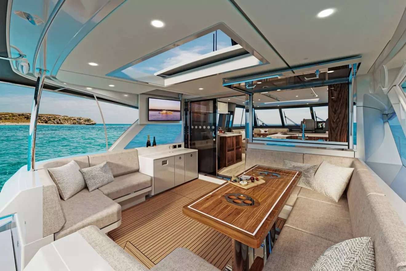 riviera-735-suv-cockpit-lounge.jpg