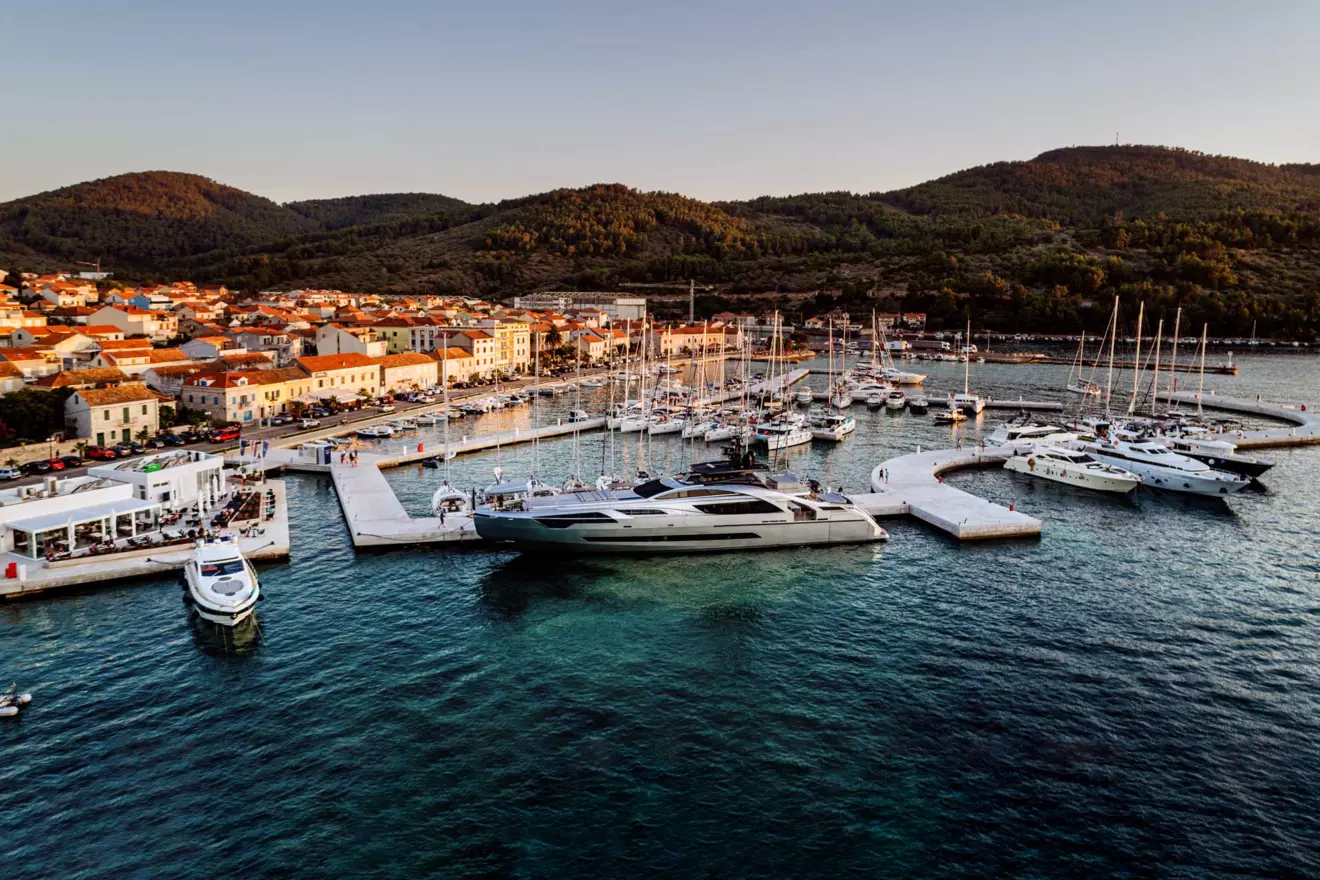vela-luka-marina-korkyra-aerial-view-00.jpg