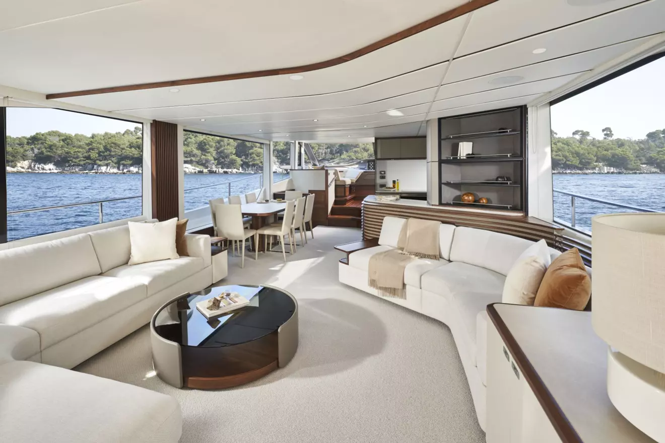 Princess y80- salon.jpg