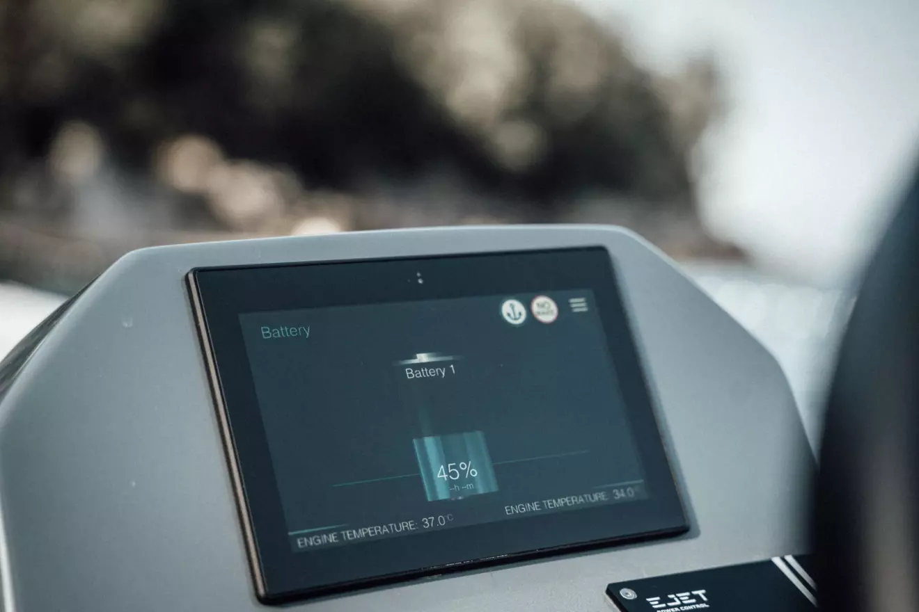 EJET-4x-tender-touchscreen.jpg