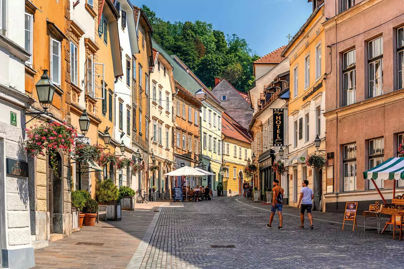 ljubljana-old-town-streets-00.jpg