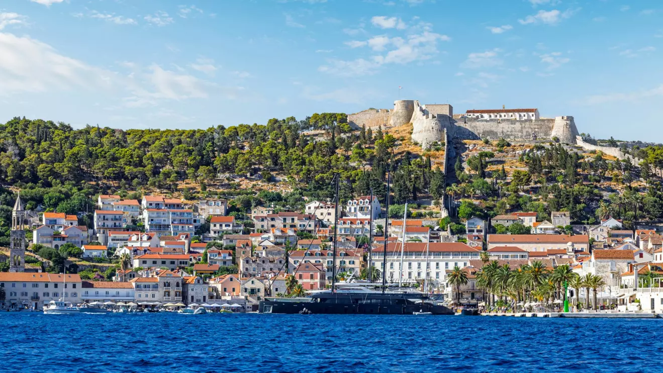 Pakleni-Islands-hvar-town-02.jpg