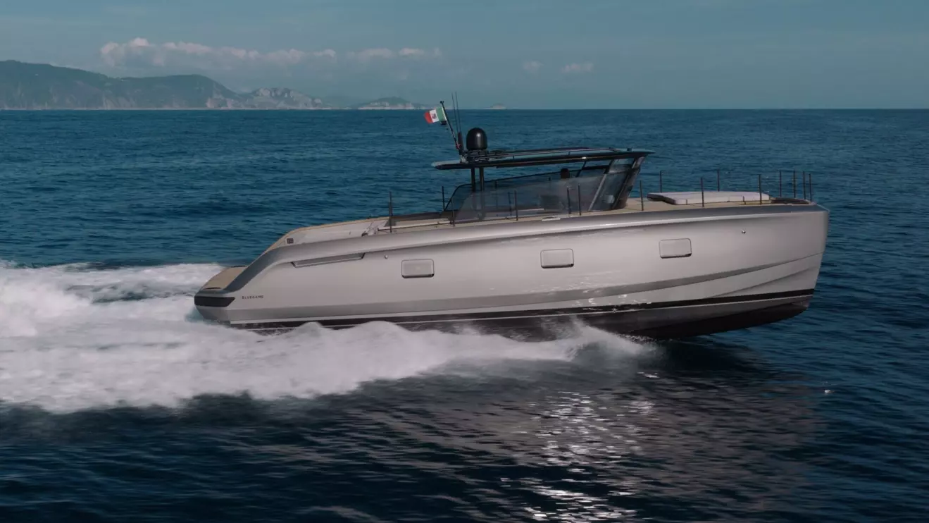 Bluegame BGF45 - side view cruising.jpg