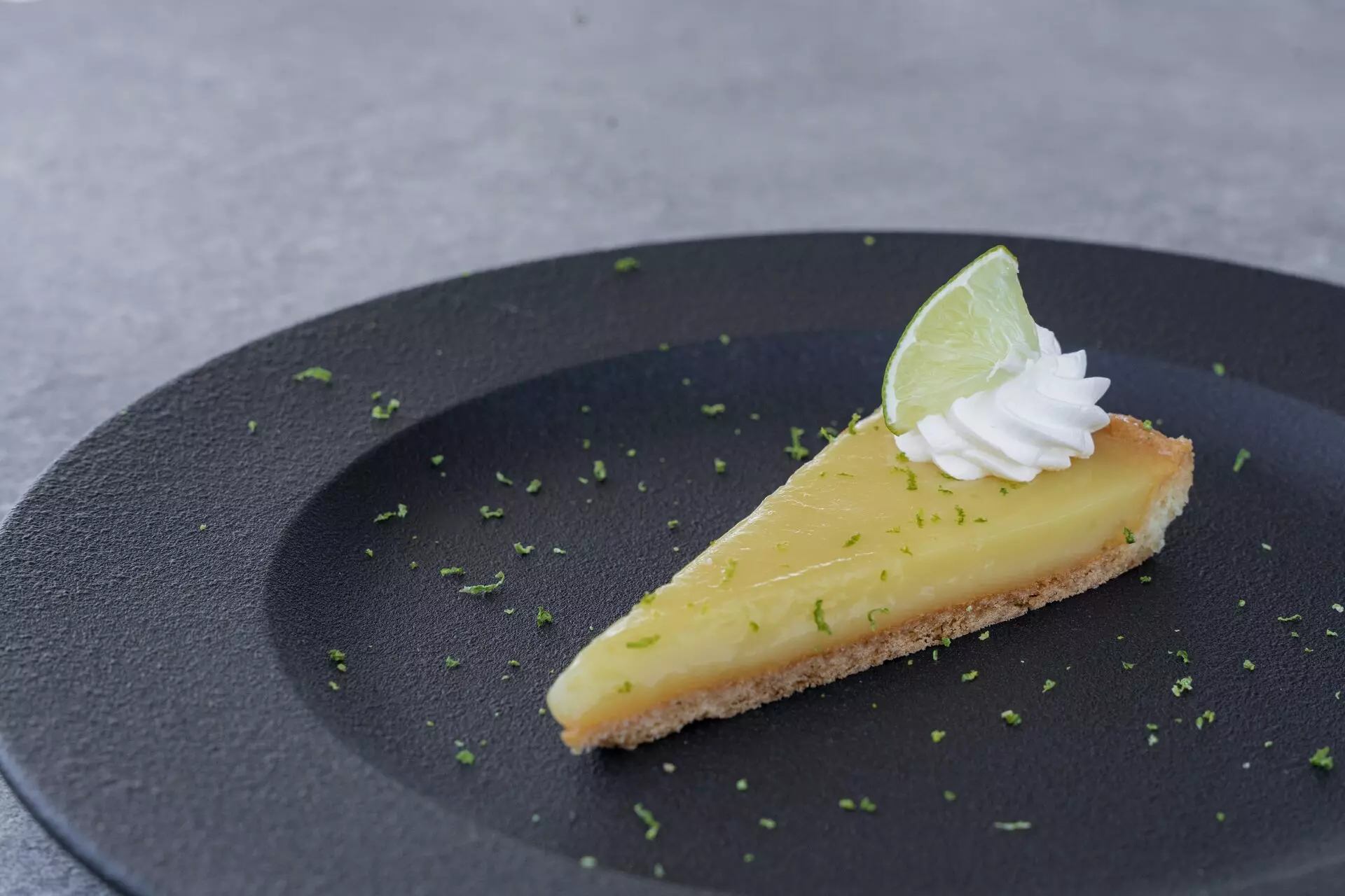 03 - Exterior Upper Deck Aft (3a) - Dining (11).jpg