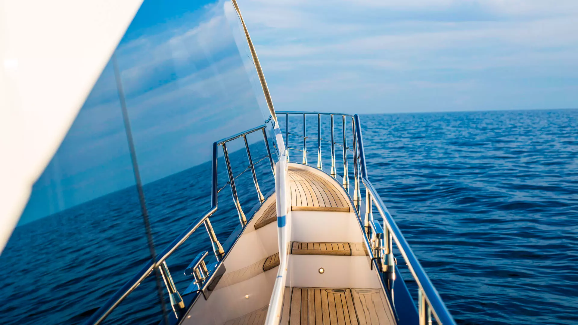 10-Azimut-S7-side-gangway _.JPG