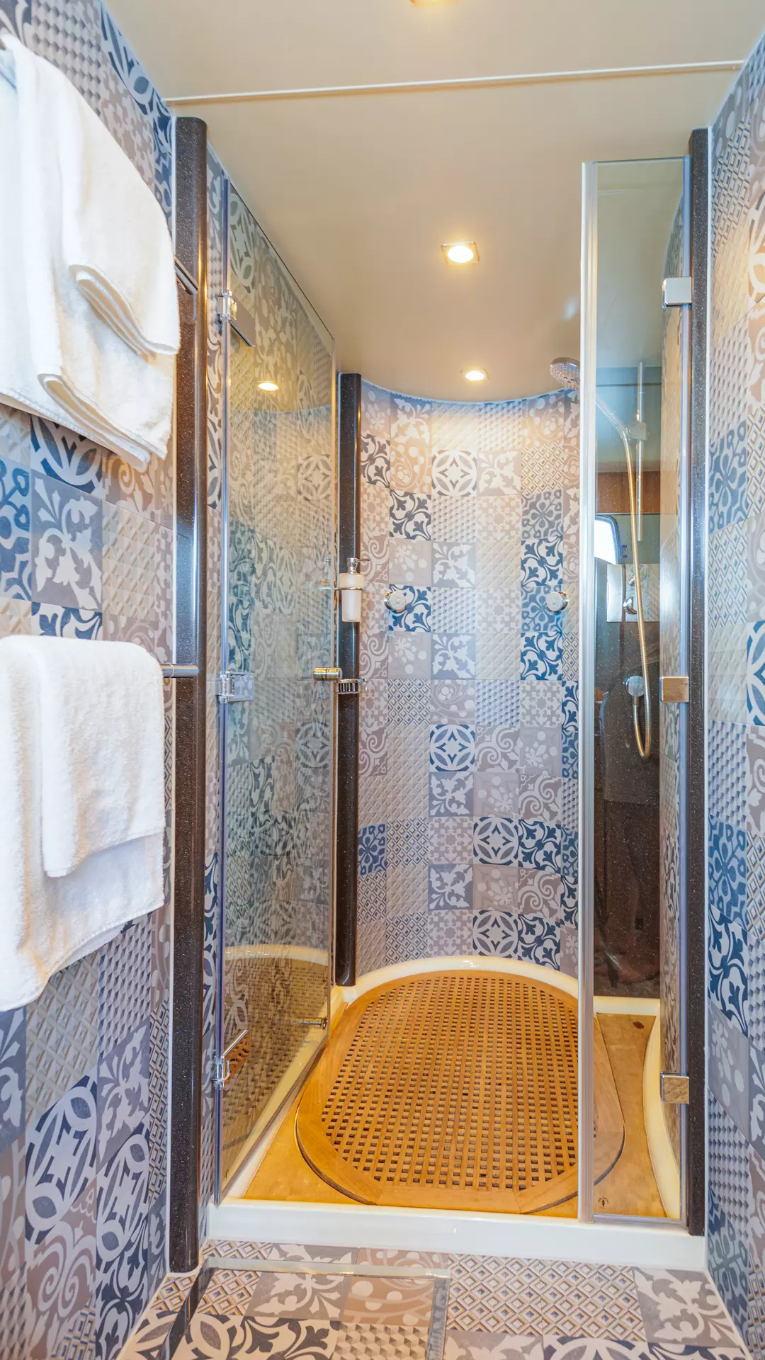 21-Master-cabin-shower_.jpg