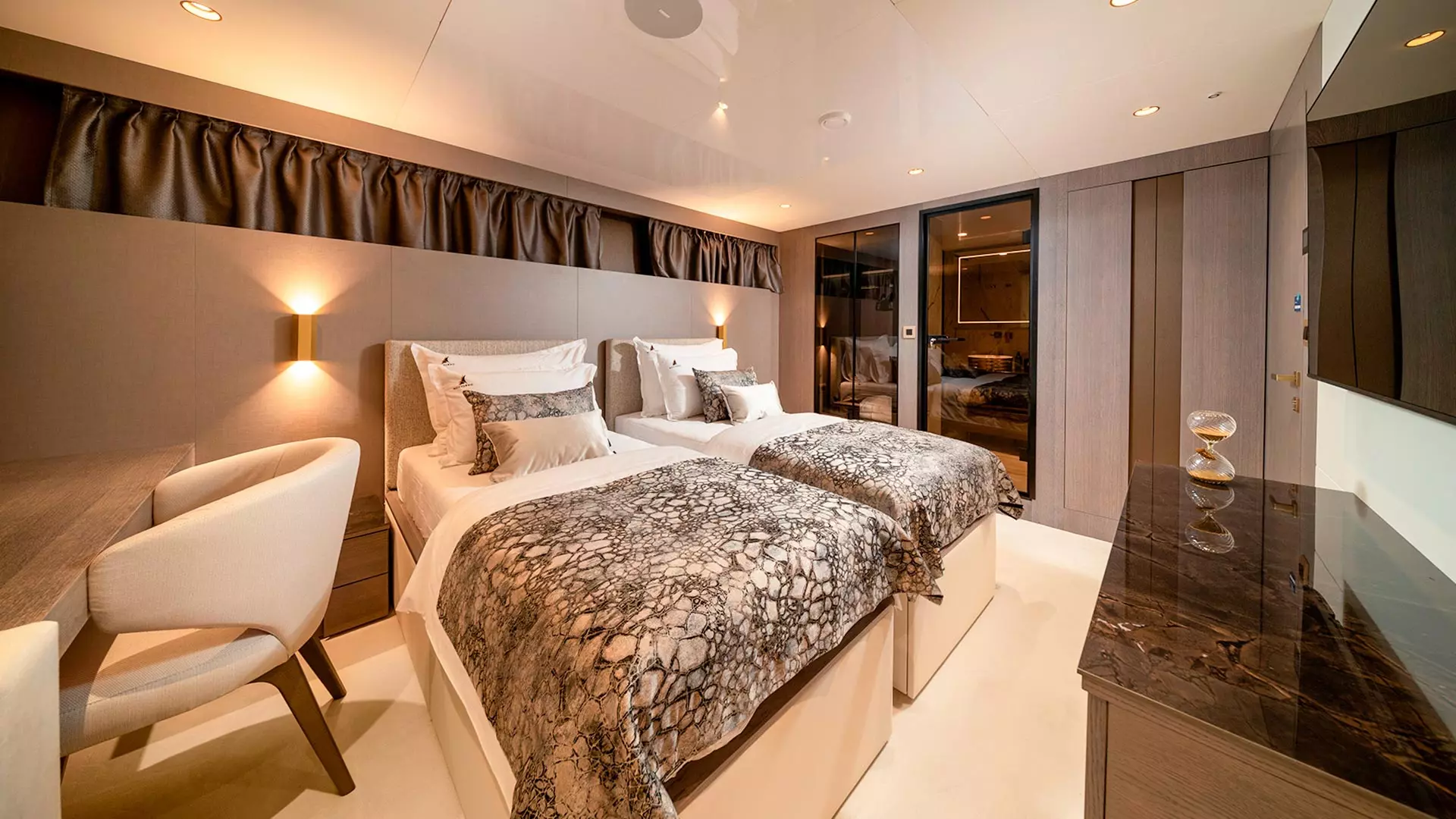 21-Nocturno-Twin-cabin.jpg