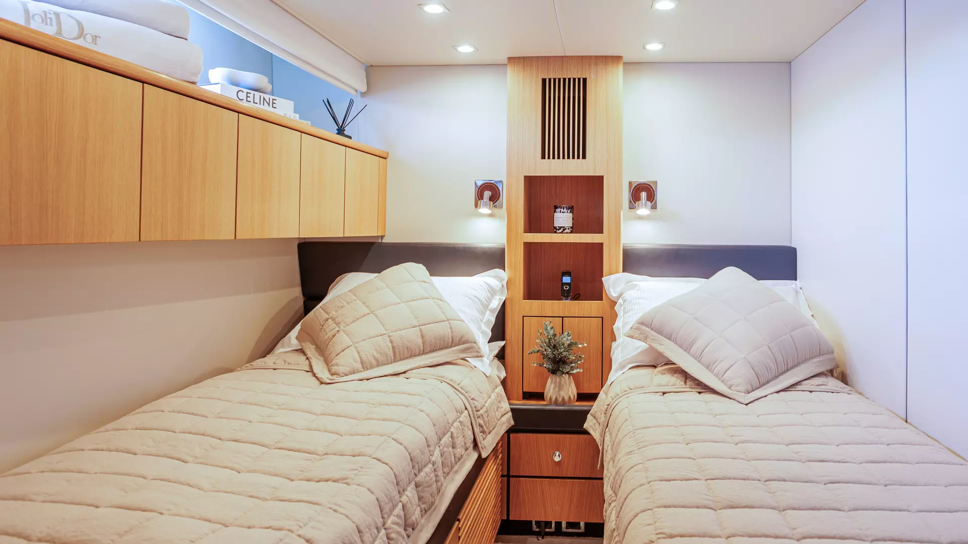 25-JoliDor-Twin-cabin-portside_.jpg