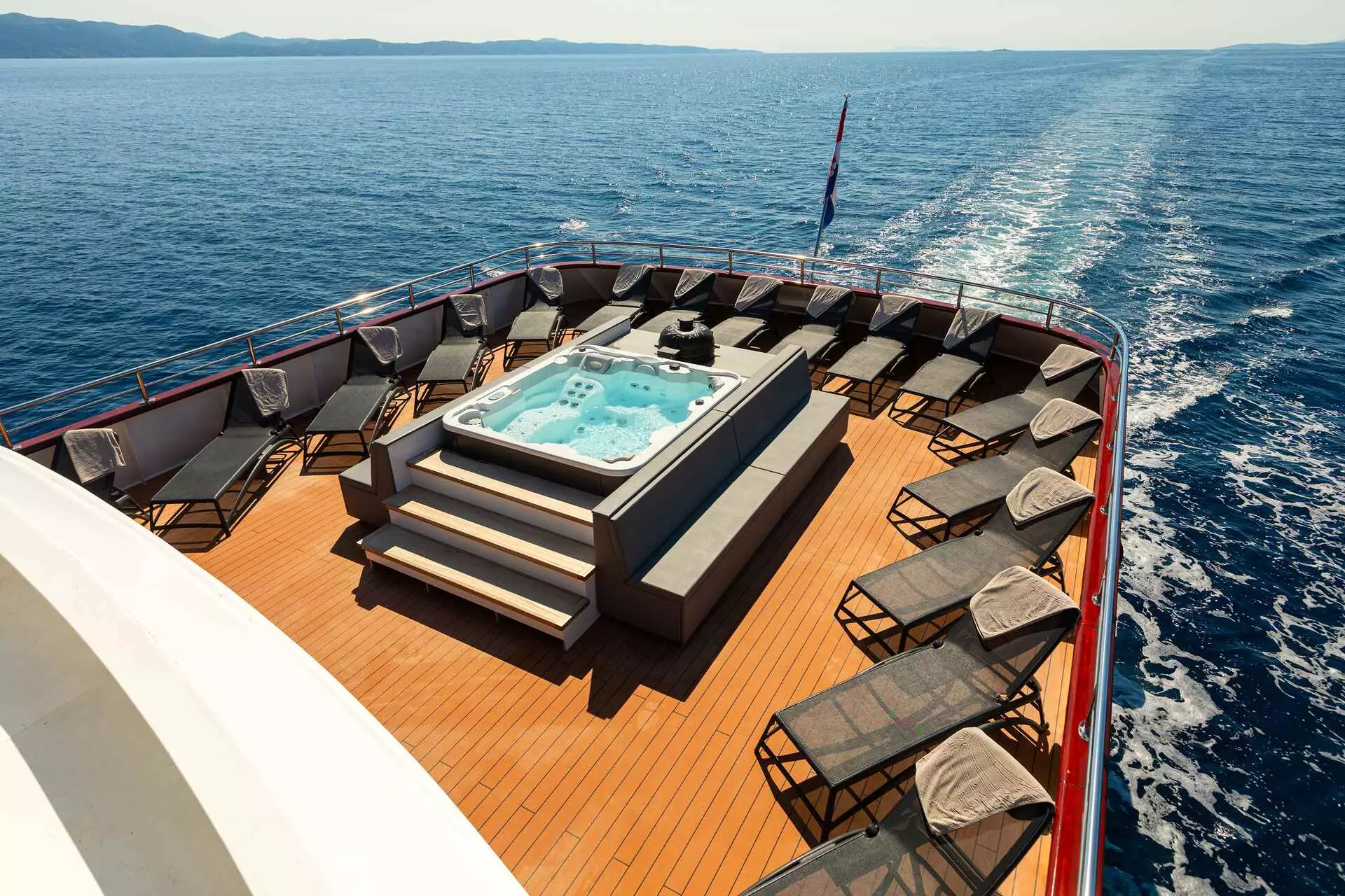 19. YOLO Jacuzzi and sun loungers - Sun deck Stern.jpg