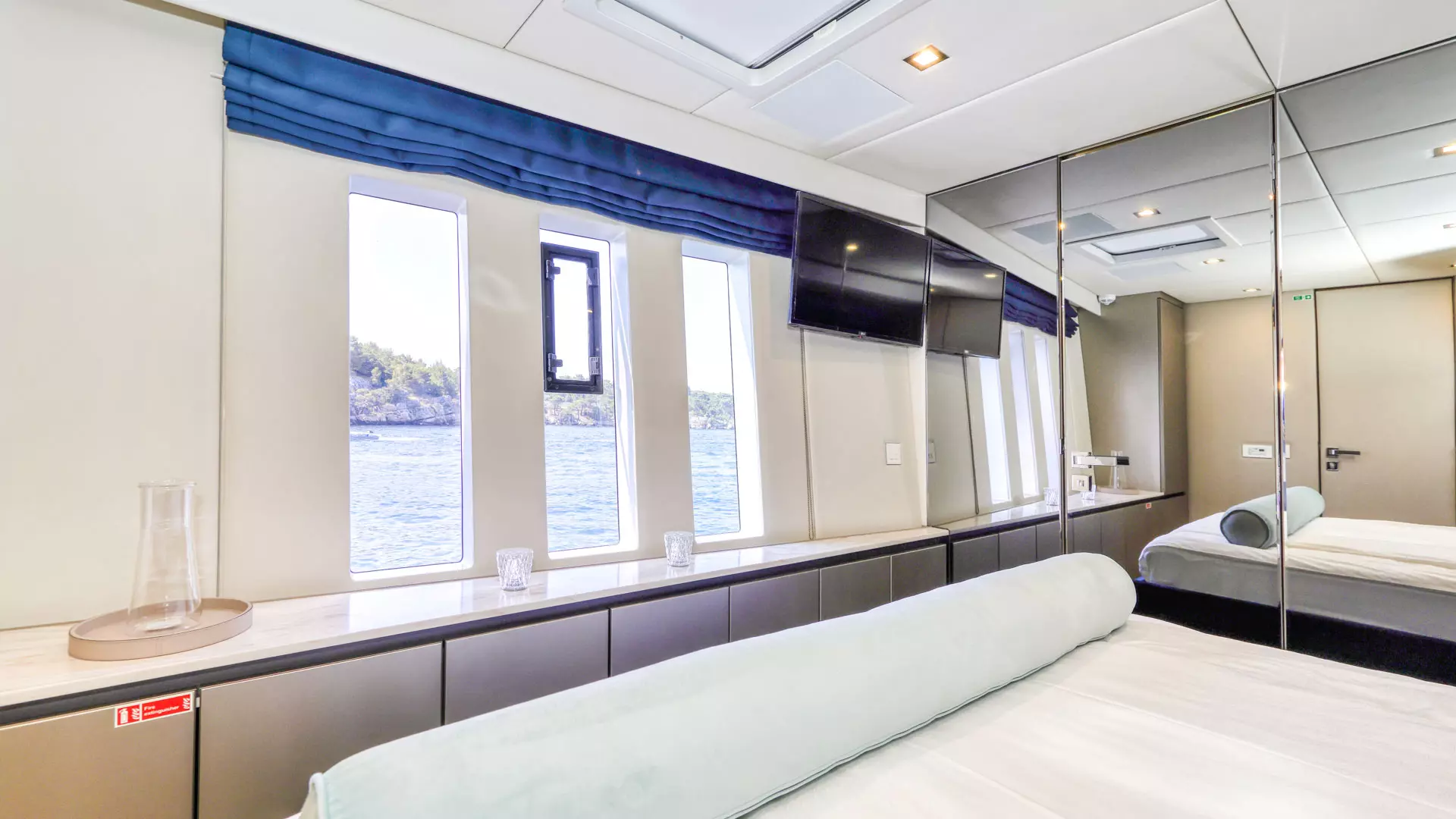 24-Honeybird-VIP-cabin_.jpg