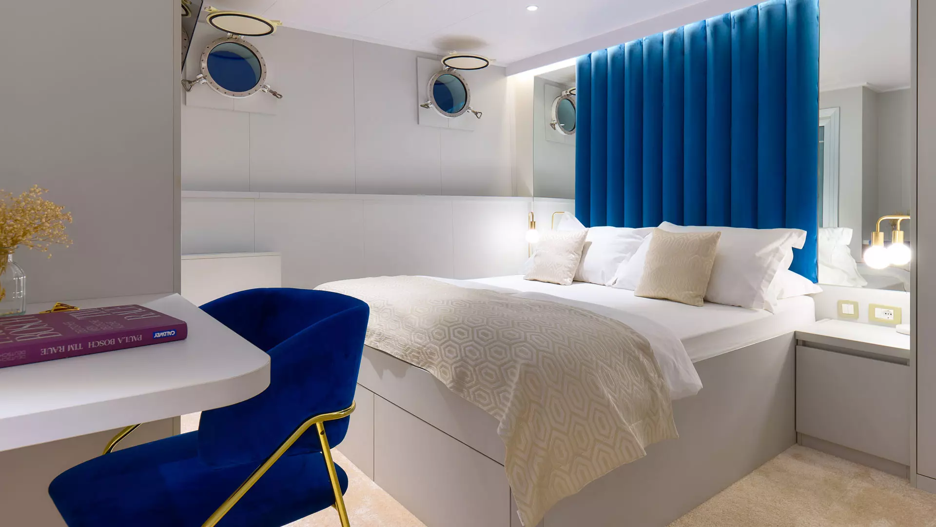 26-Bellezza-double-cabin-with-desk.jpg