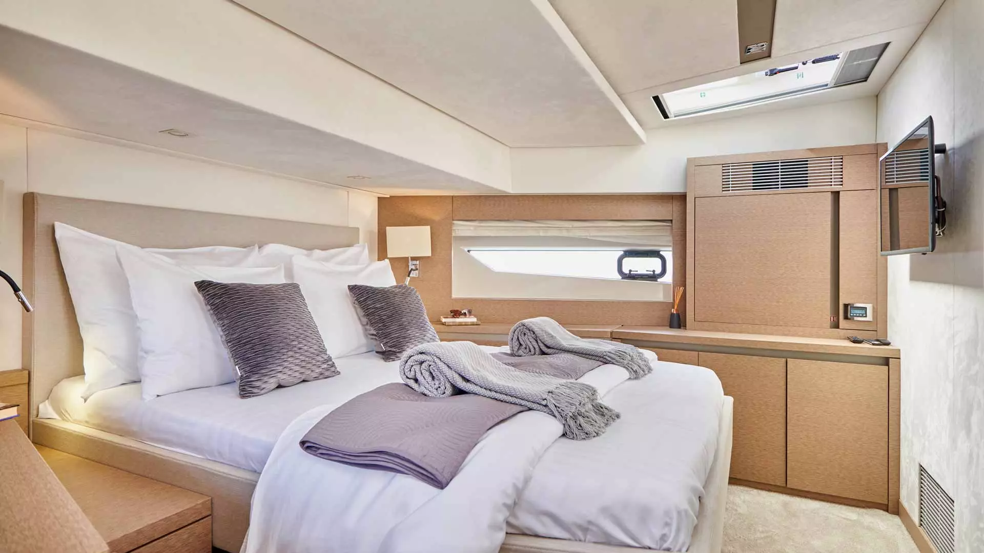 23-Simull-VIP-cabin.jpg