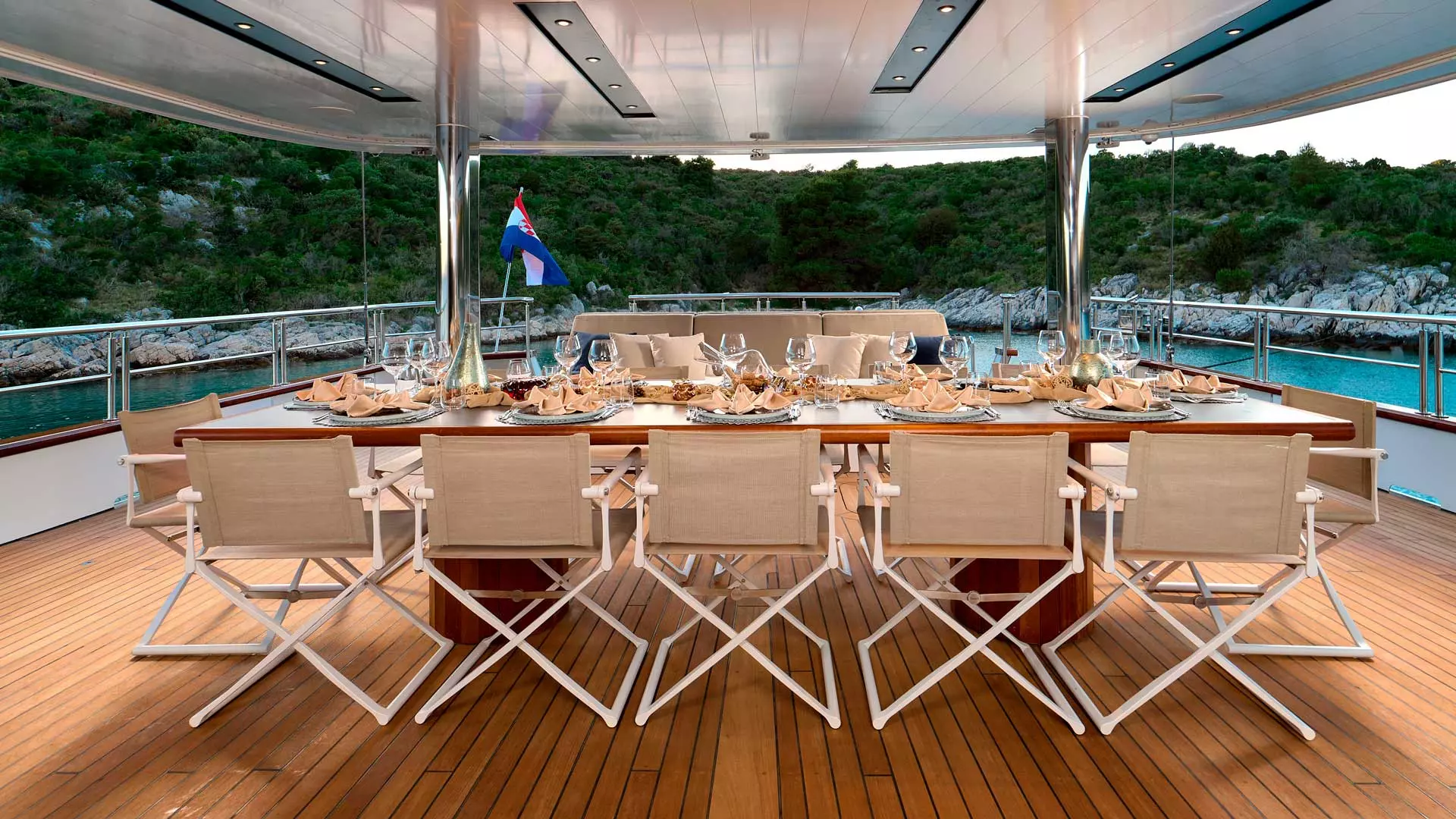 14-Marallure-aft-table-set_.jpg