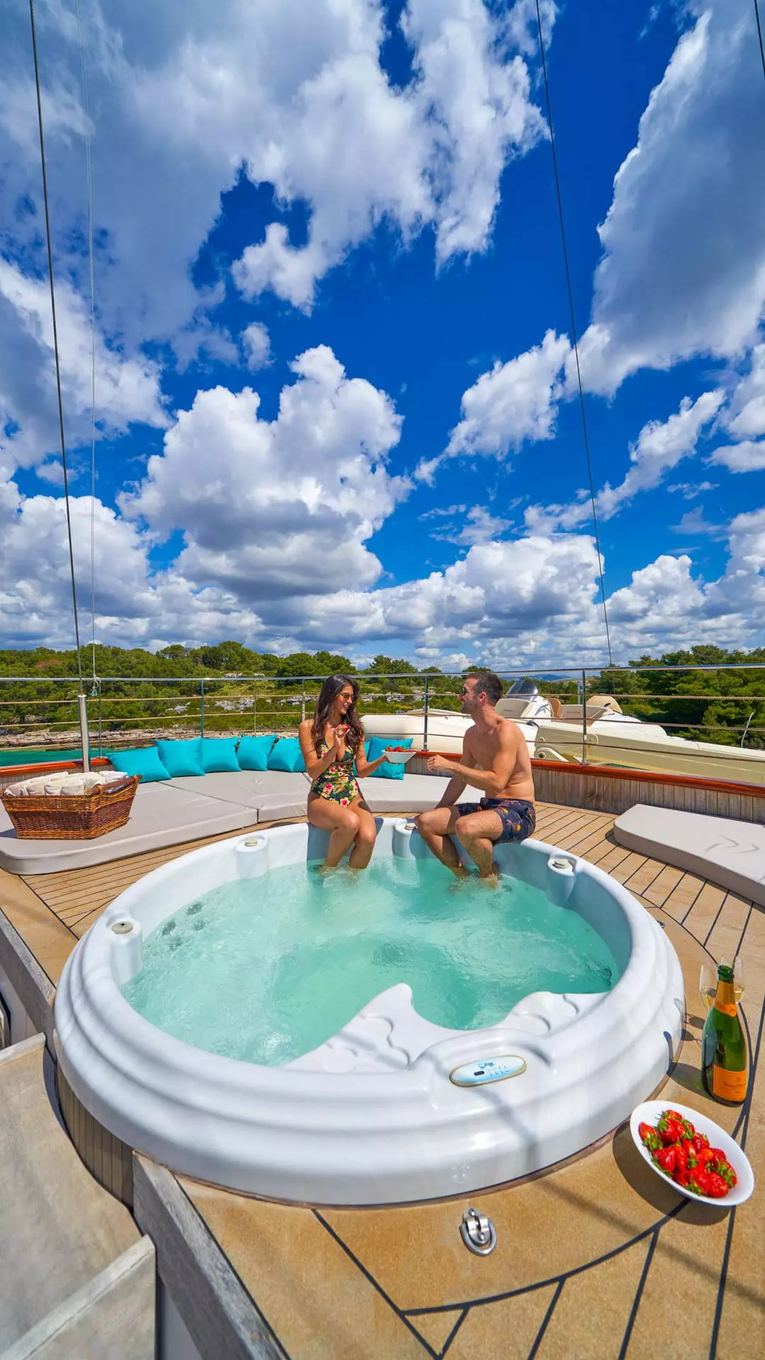 Casablanca-deck-jacuzzi.jpg