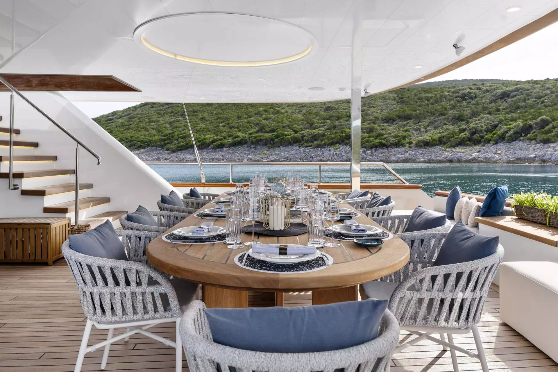 36. MAXITA Al fresco dinning - Main deck Aft.jpg