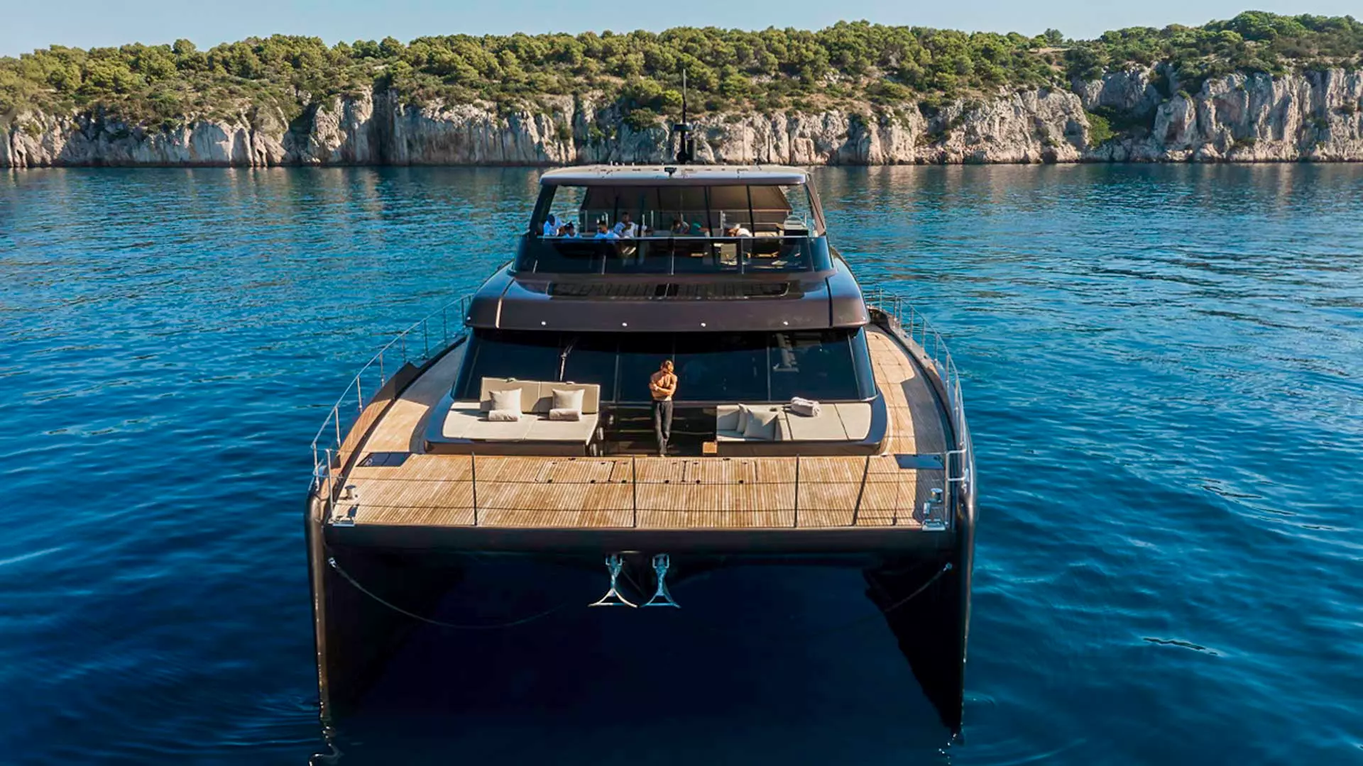 07-Sunreef-70-power-front-view.JPG