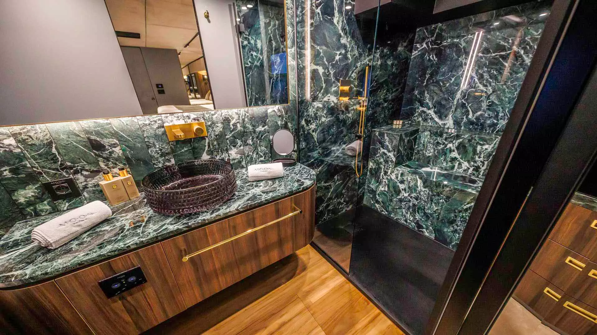 15-Over-the-Moon-Master-cabin-Stbd-aft-ensuite.JPG