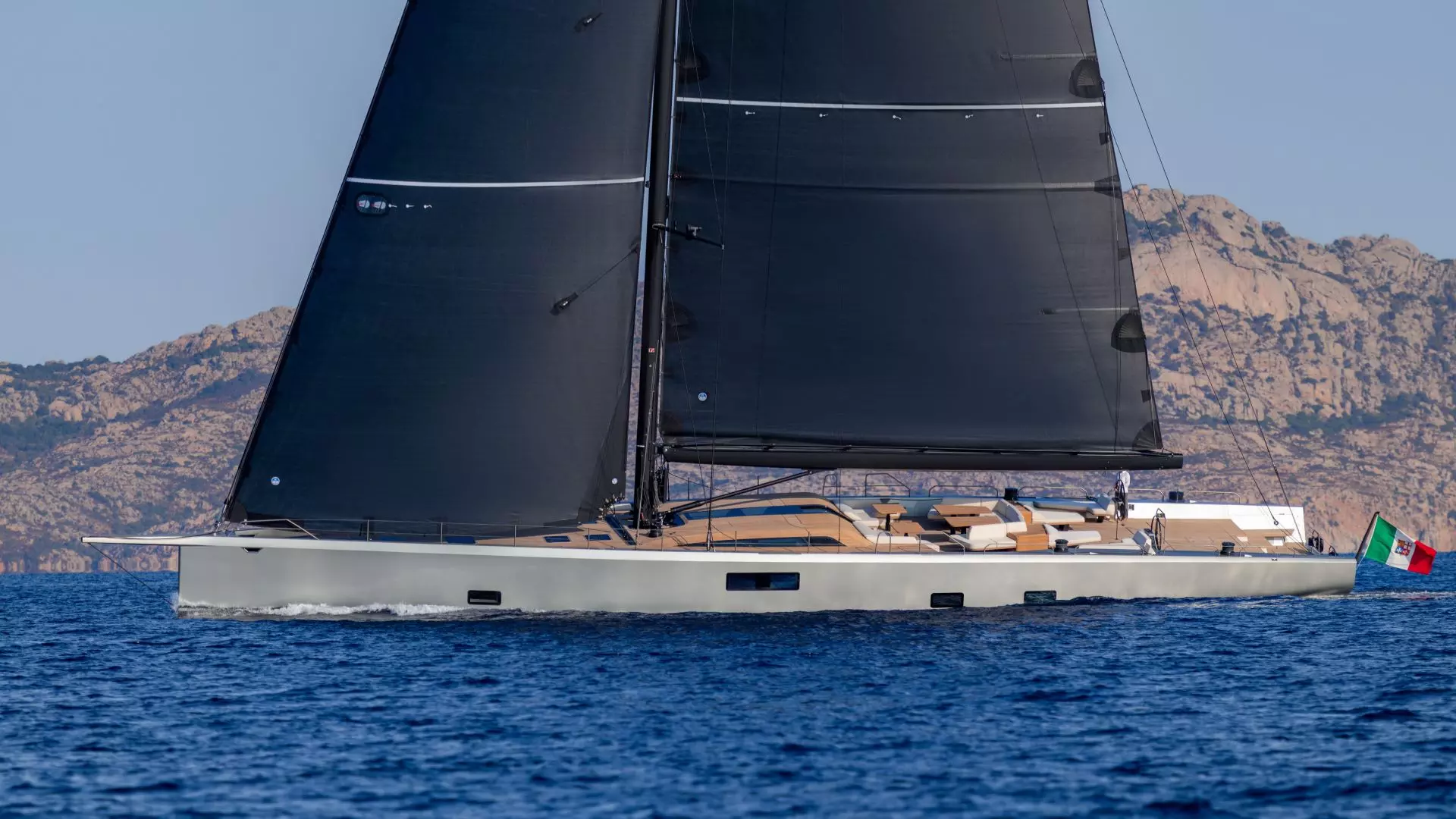 wallywind110 side view sailing