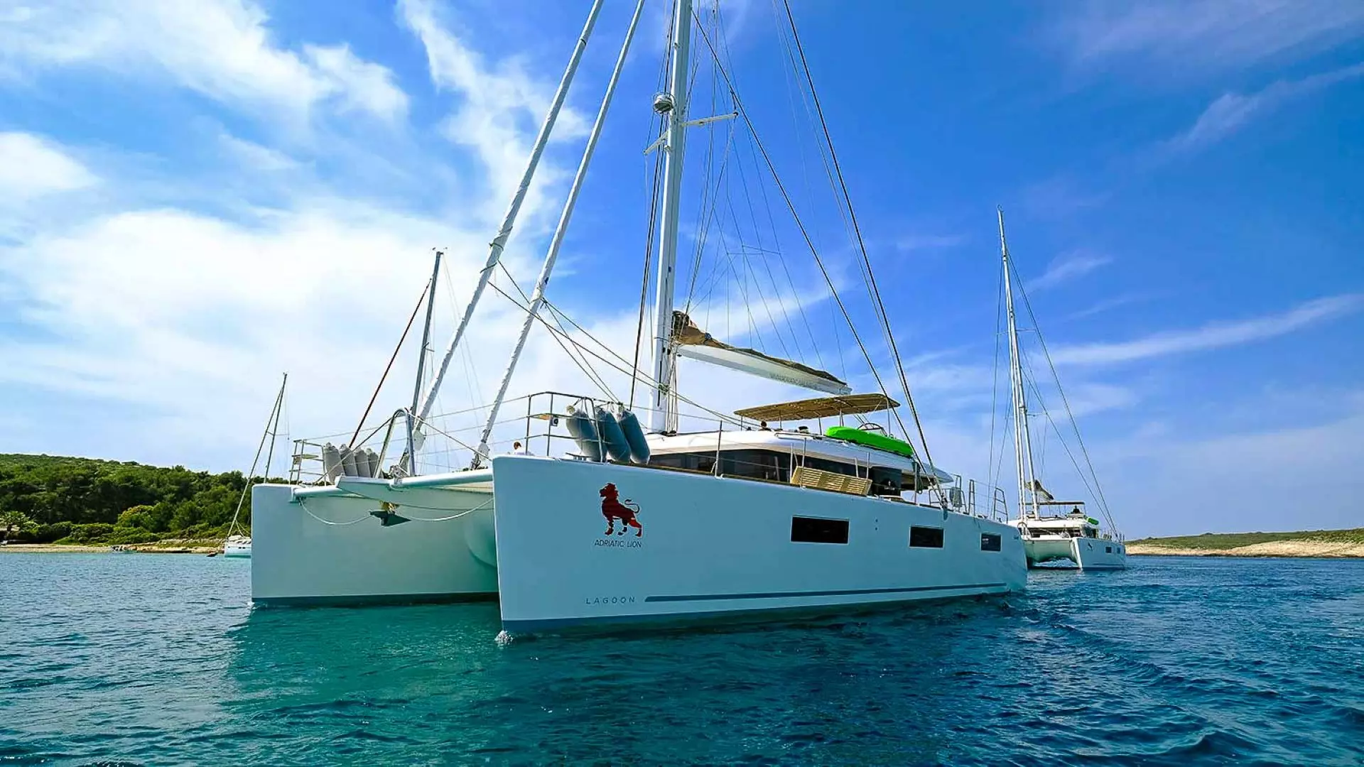 Lagoon-620-front view.jpg
