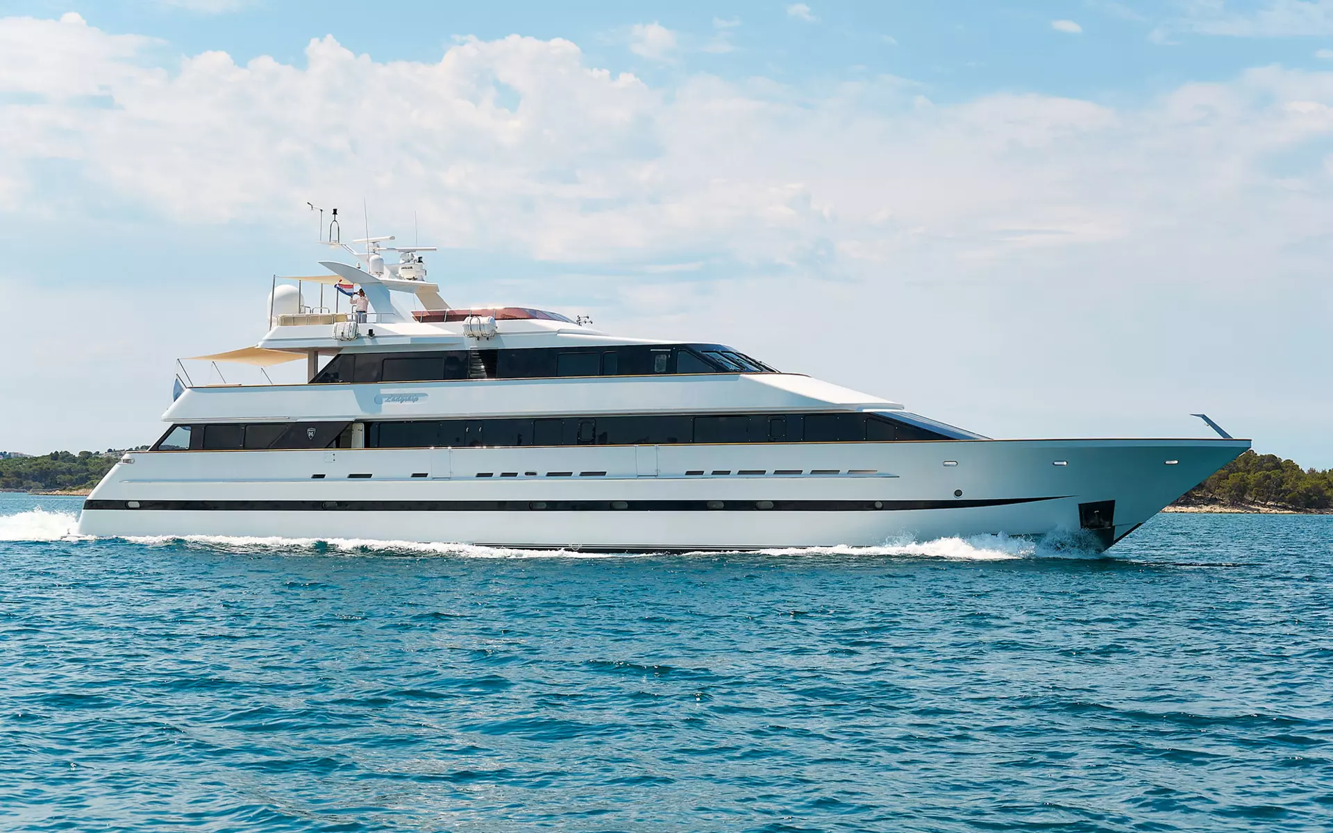 Main view of yacht