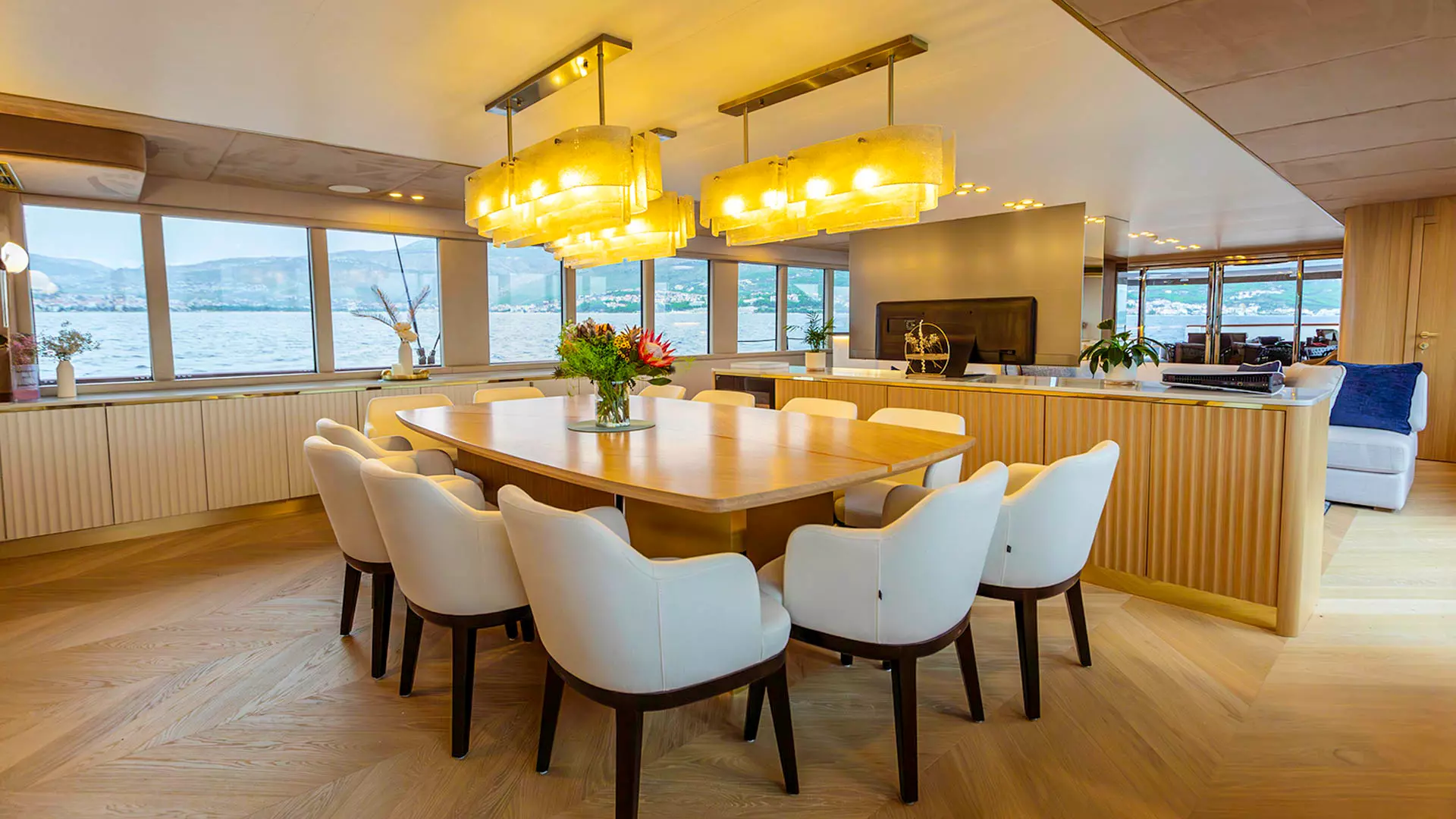 09-Scorpios-salon-dining-table _ _.JPG