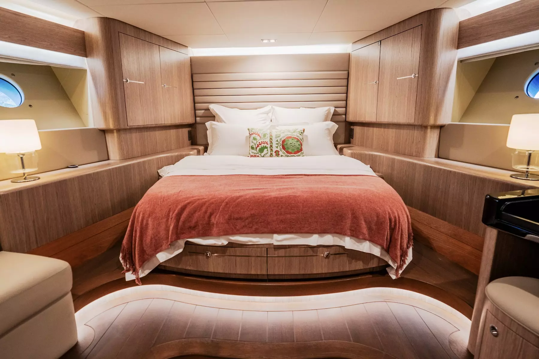31-Dream -VIP-cabin_.jpg
