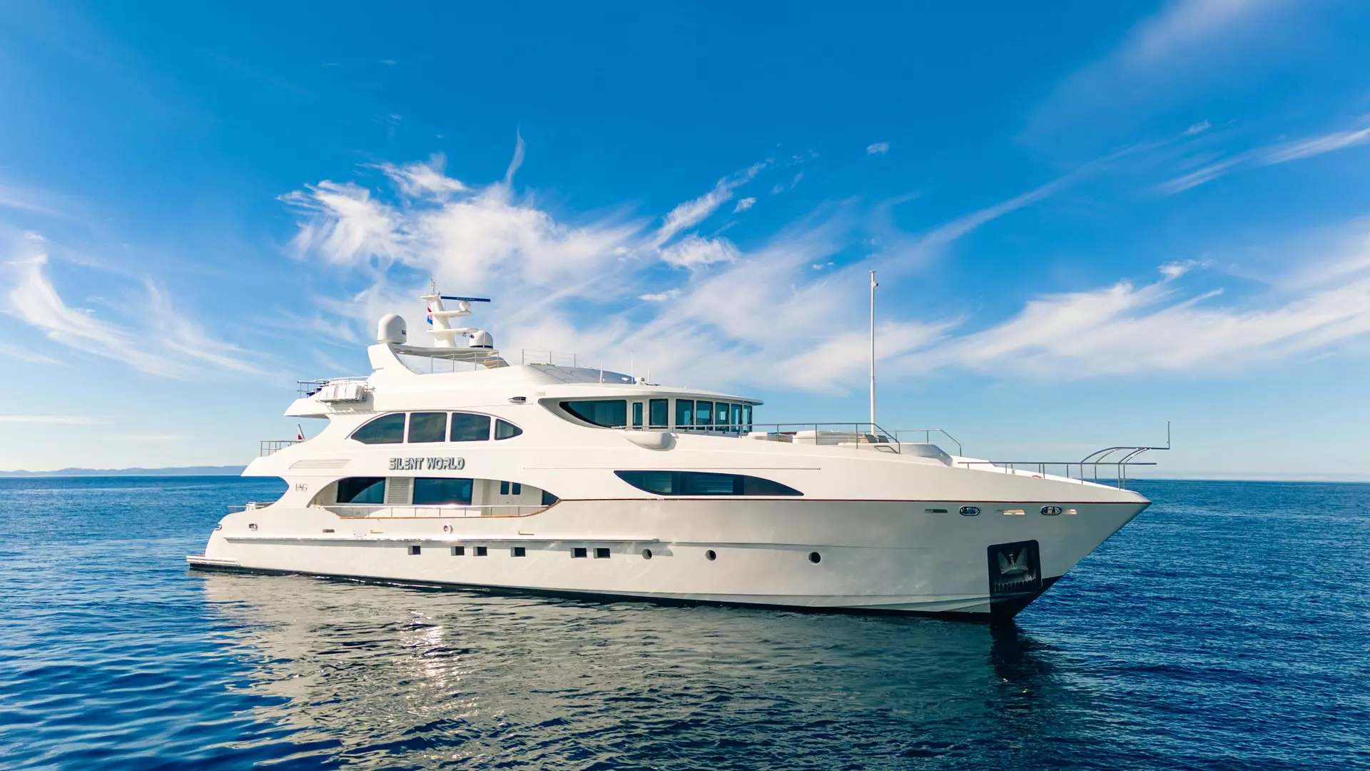 01-Silent-World-starboard_.jpg