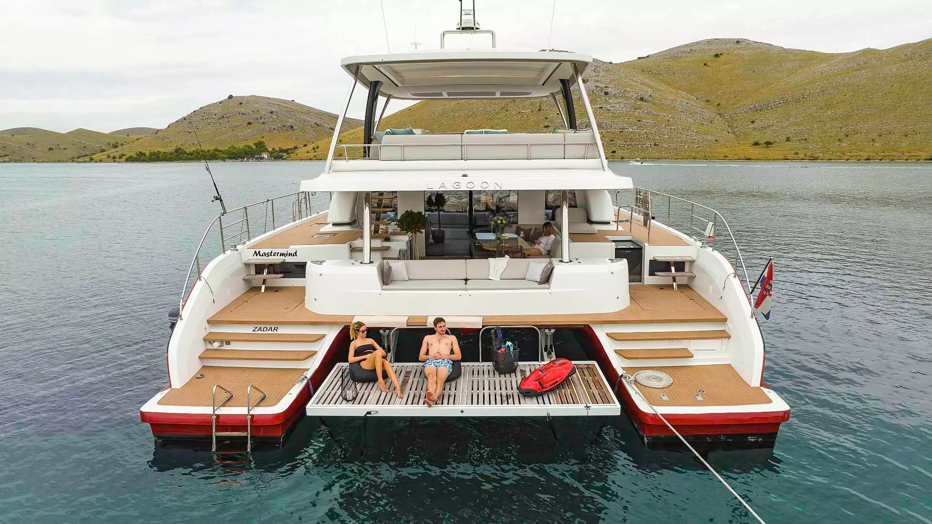 06-Lagoon-Sixty-7-aft-close-view _ _.JPG