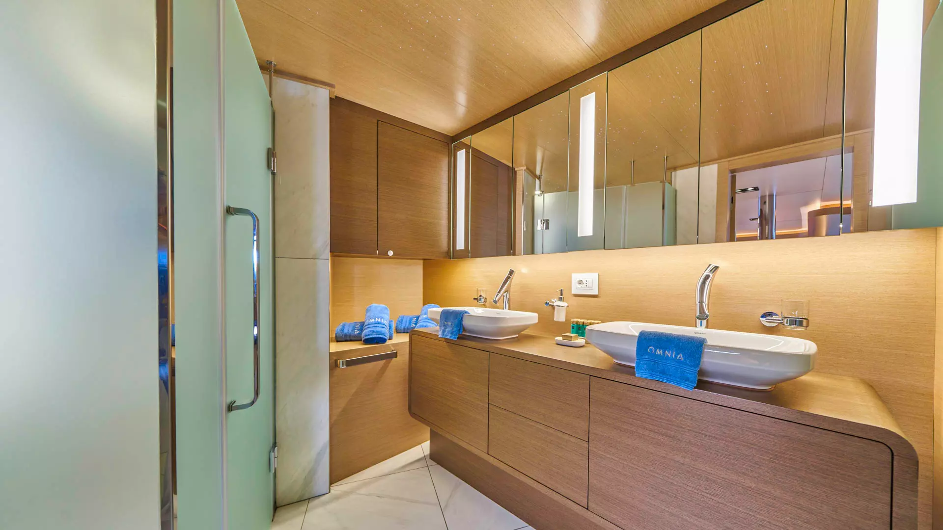 26-Omnia-Vip-toilet _ _.JPG