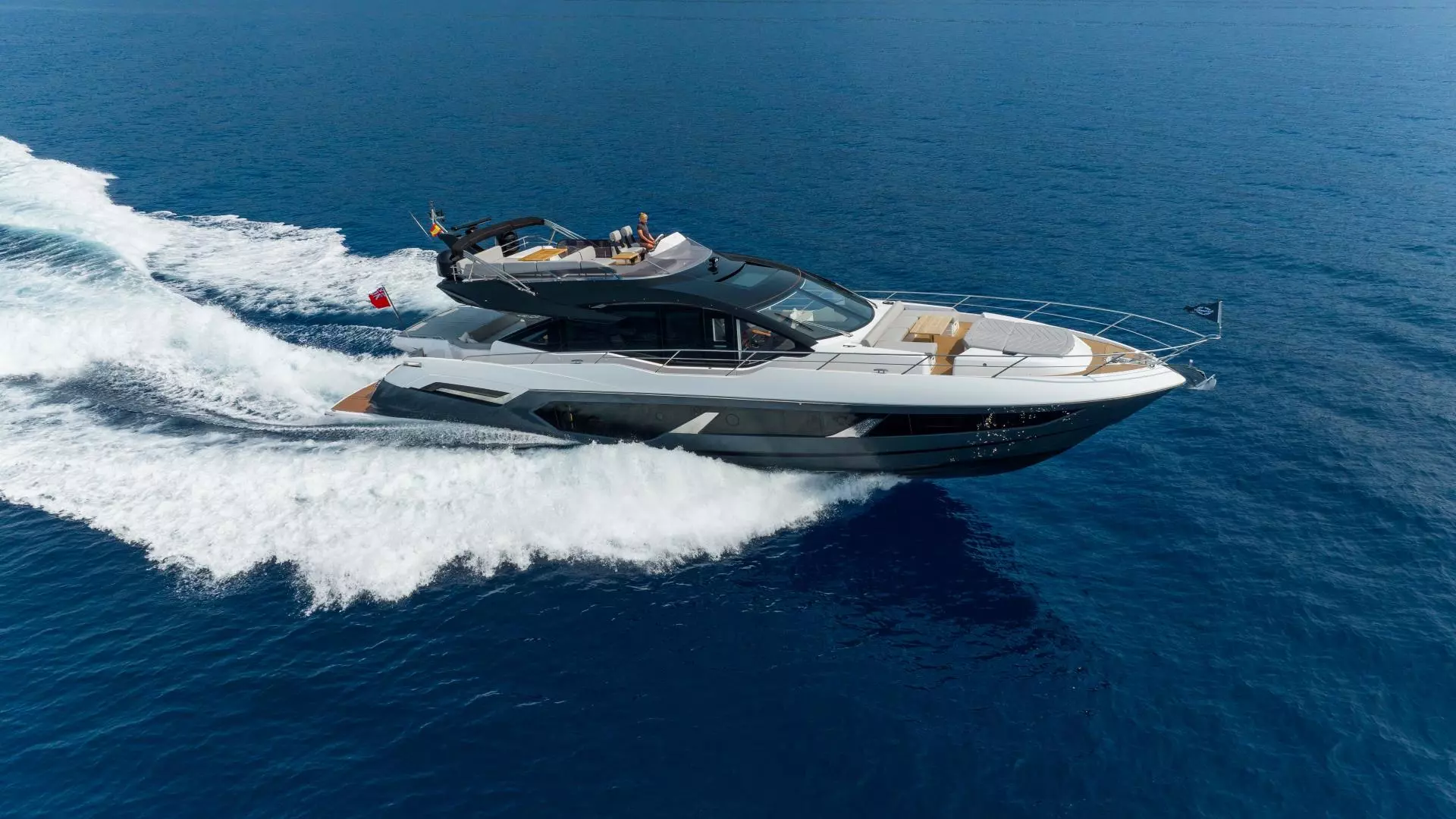 Sunseeker 75 Sport Yacht: Ultimate Social Boat