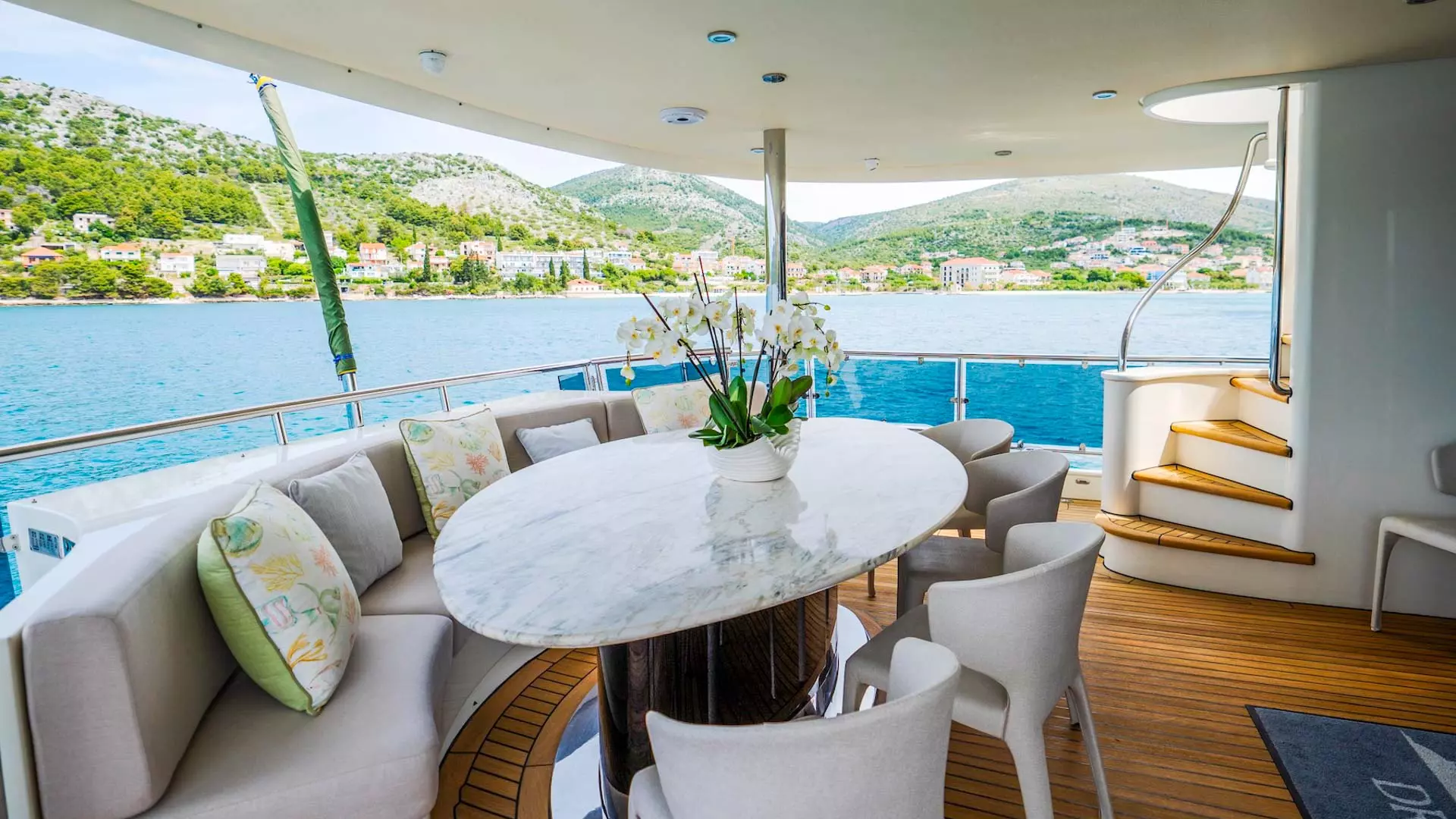 10-Dream-aft-side-view_.jpg