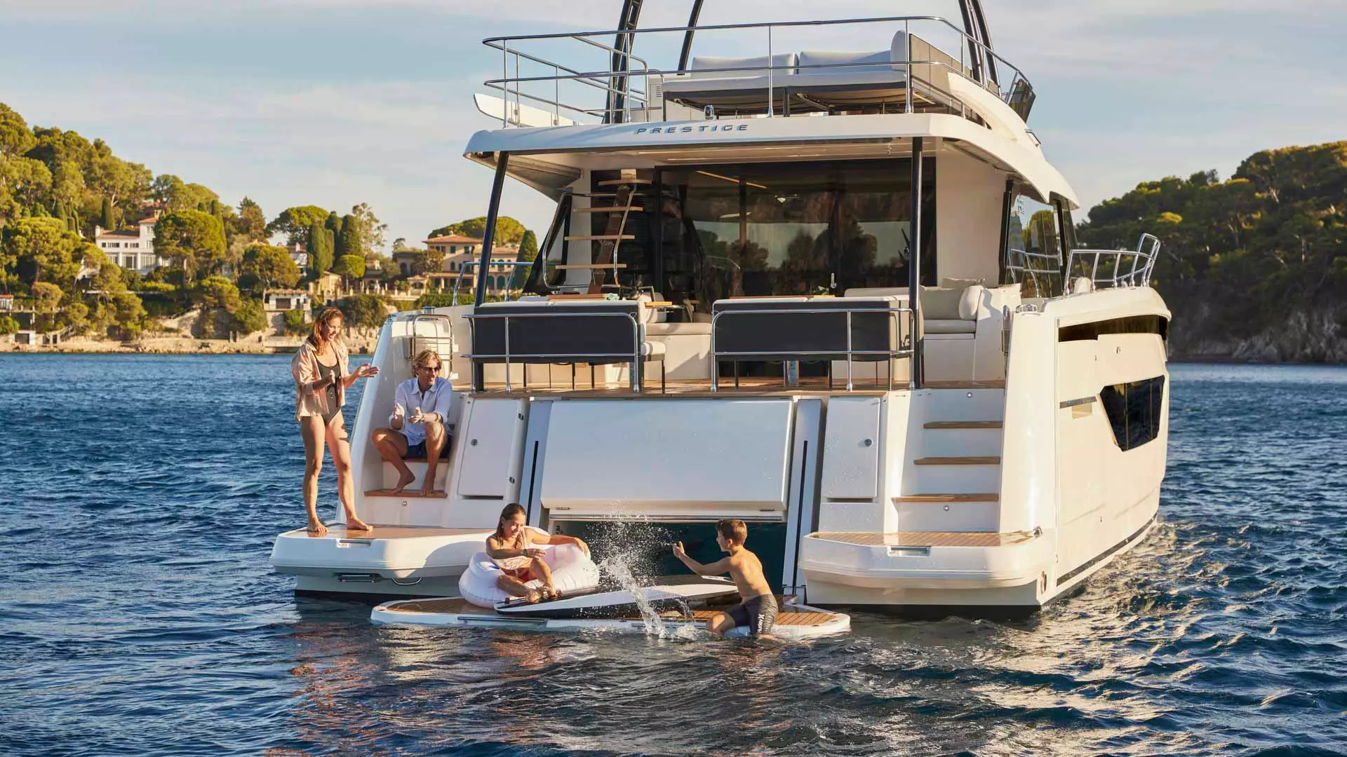 02-Prestige-M48-aft-view.jpg