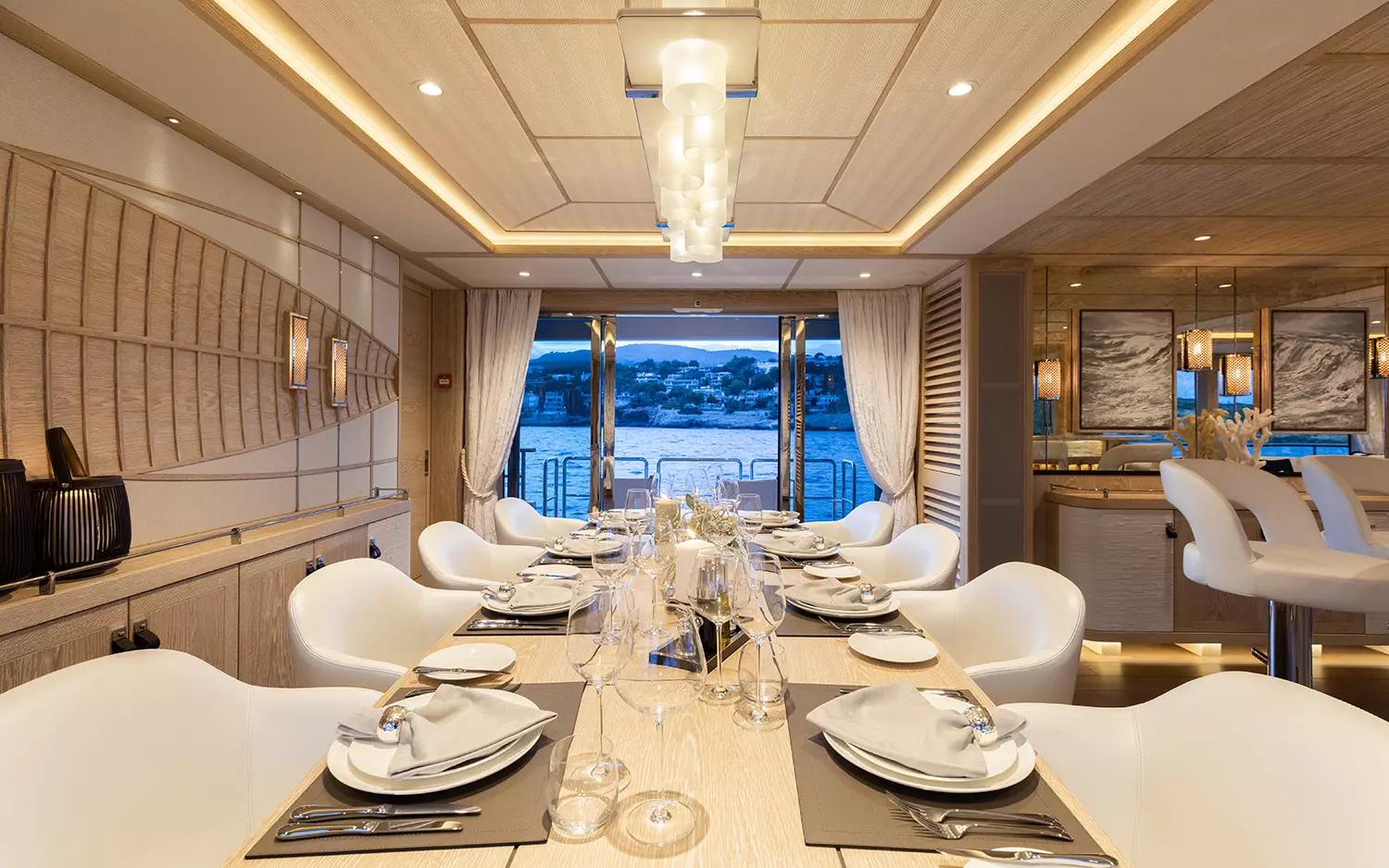 23 CALYPSO_Main Salon5.jpg