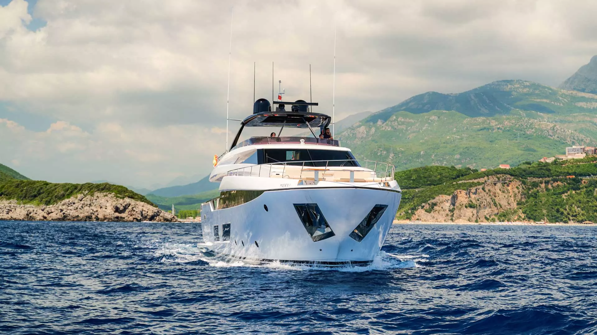 04-Madra-II-front-view_.jpg