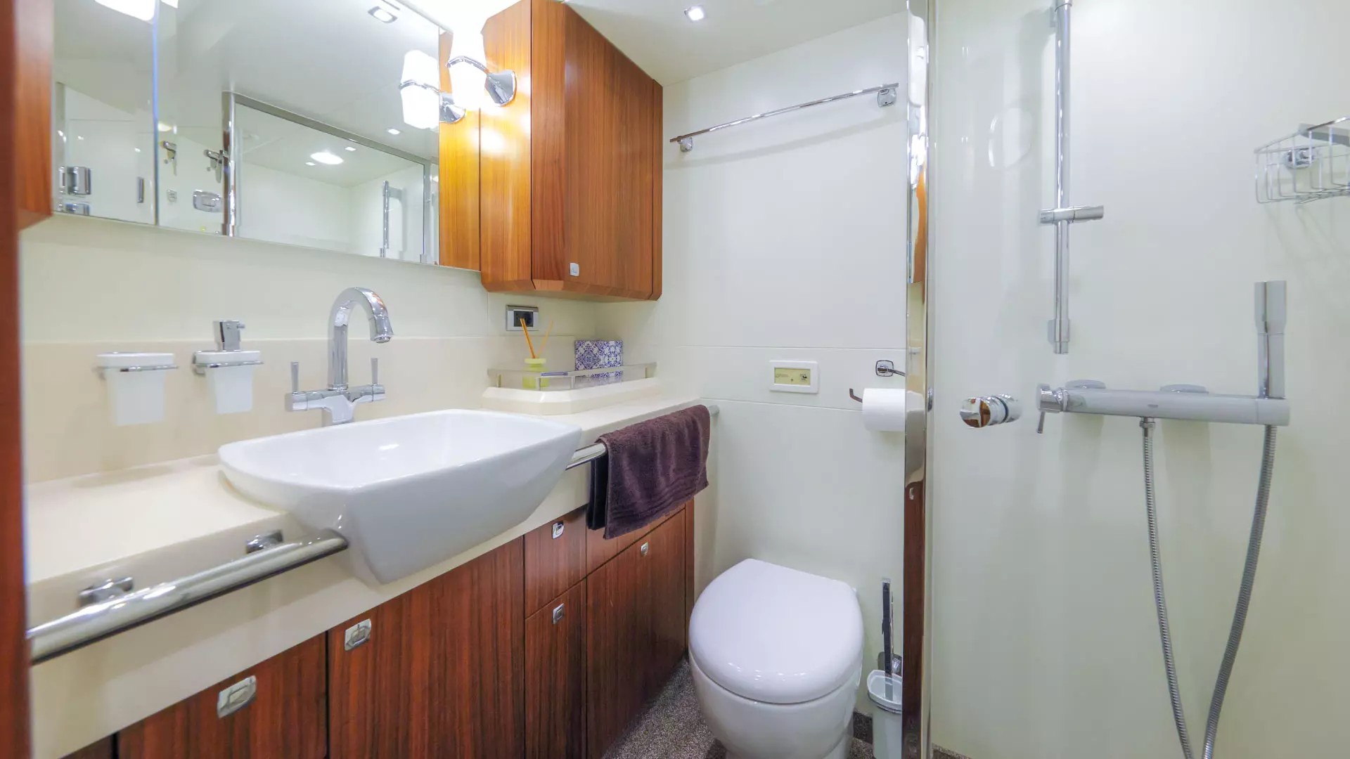 26-Bellkara-ensuite_.jpg