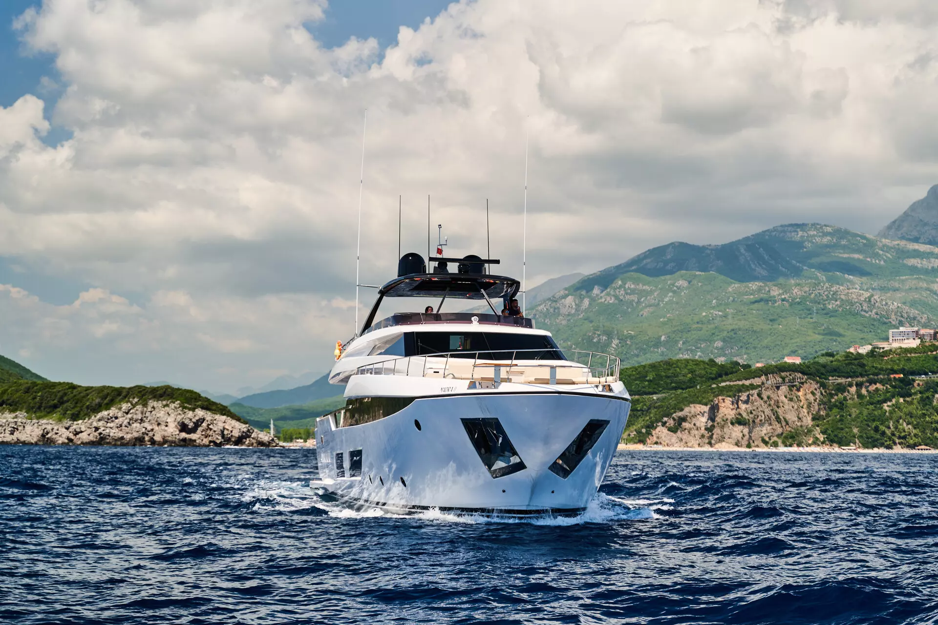 04-Madra-II-front-view_.jpg