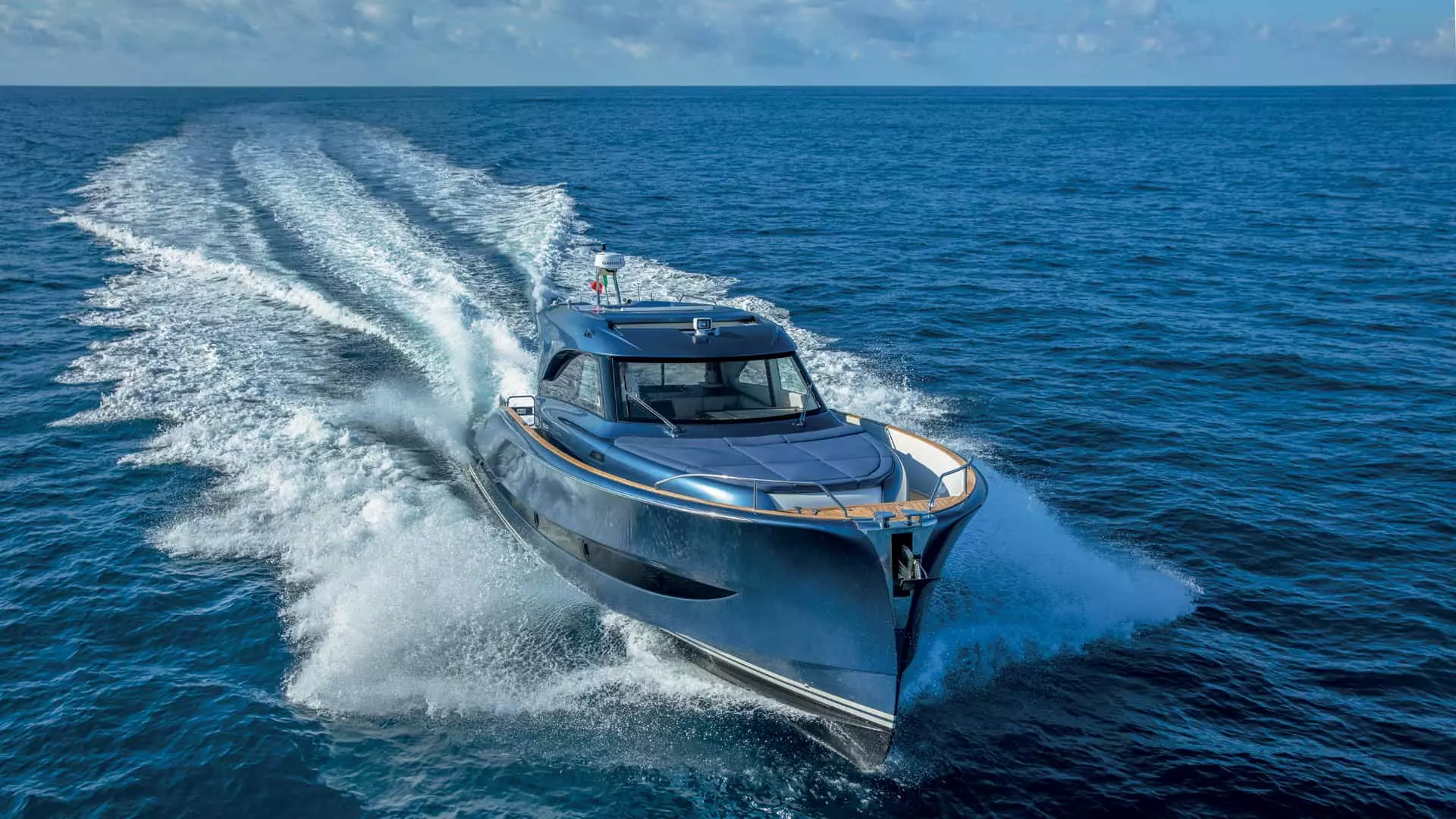 Solaris Power 48 Lobster Review: Blue Beauty