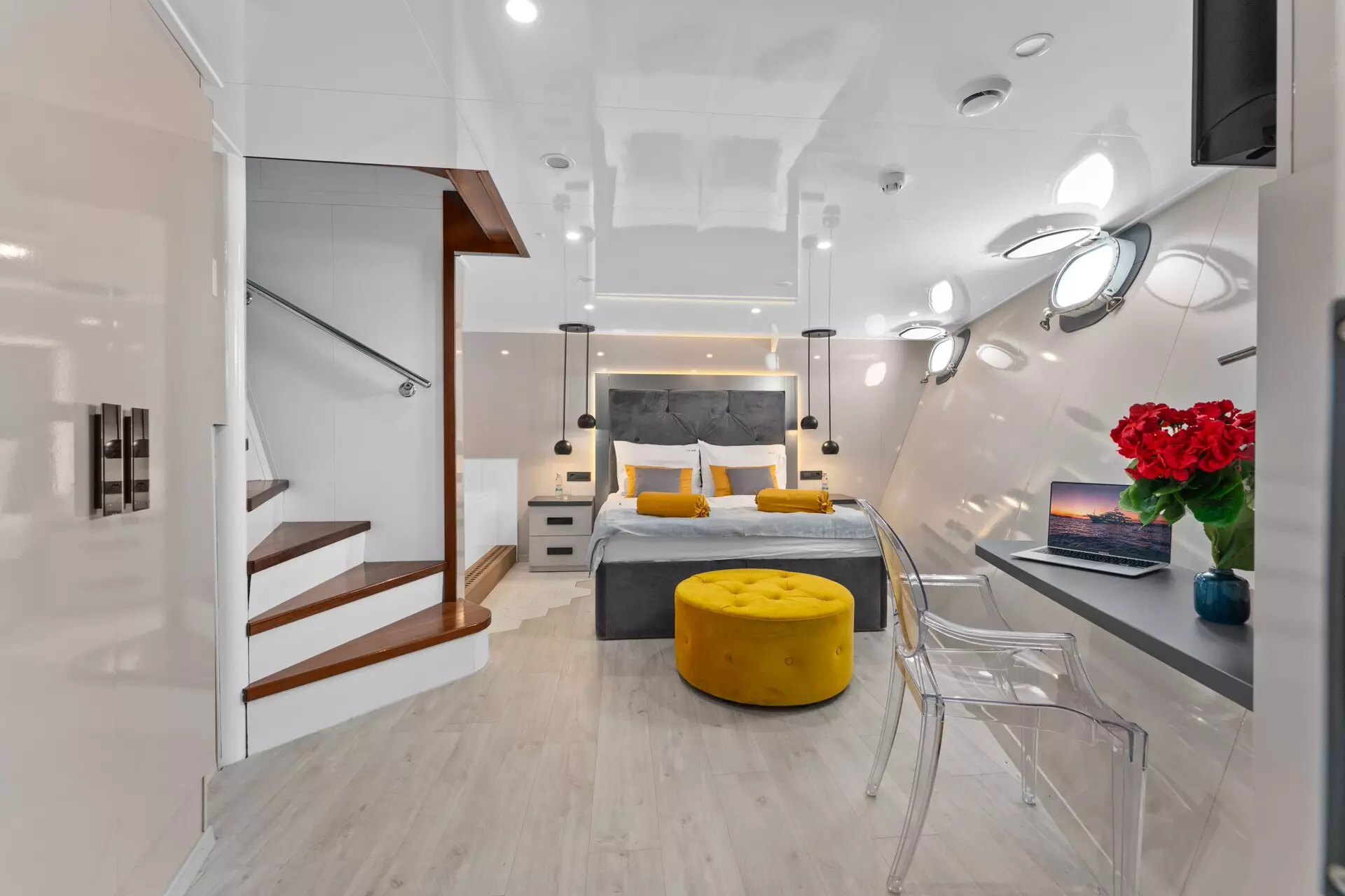 78. ALFA MARIO Double cabin - Main deck.jpg