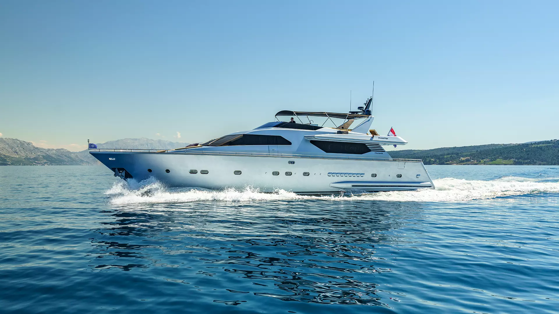 06-Phantom-mastering-the-sea_.jpg