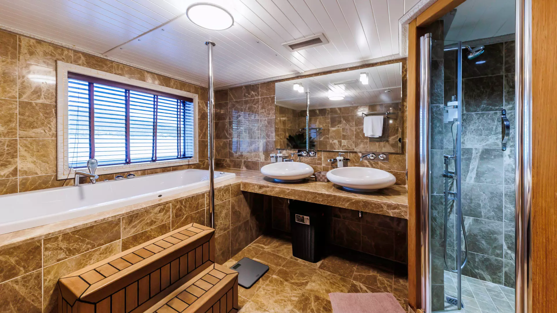 26-Apna-Master-bathroom.JPG