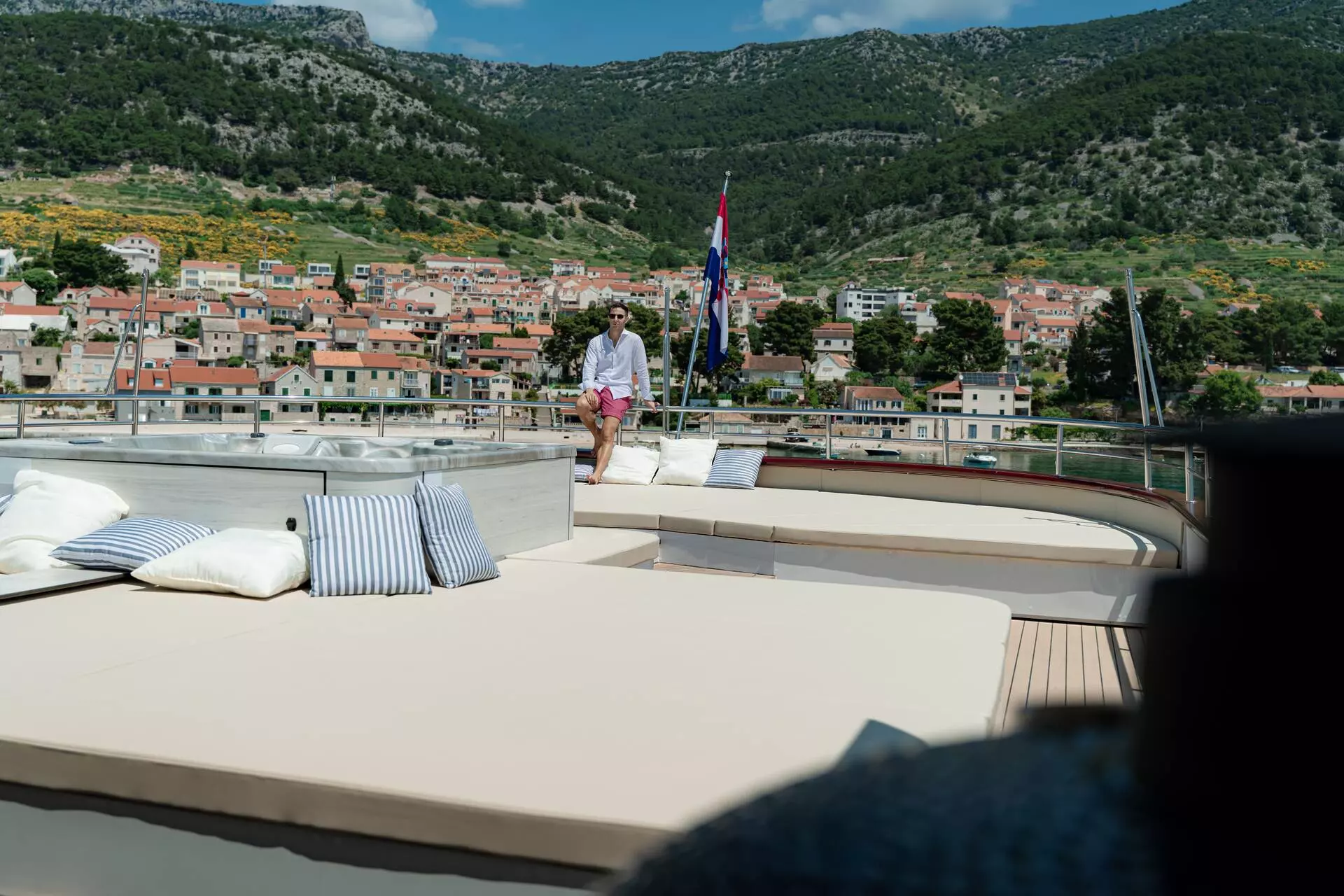 02 - Exterior - Sundeck (2).jpg