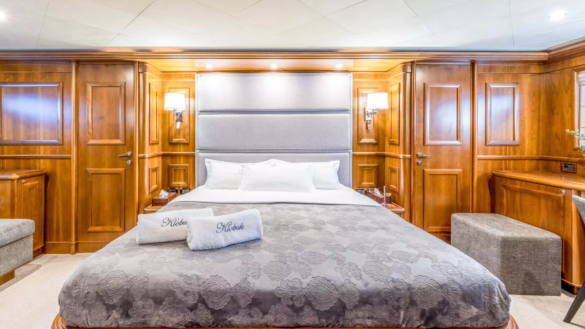 24-Klobuk-VIP-cabin_.jpg