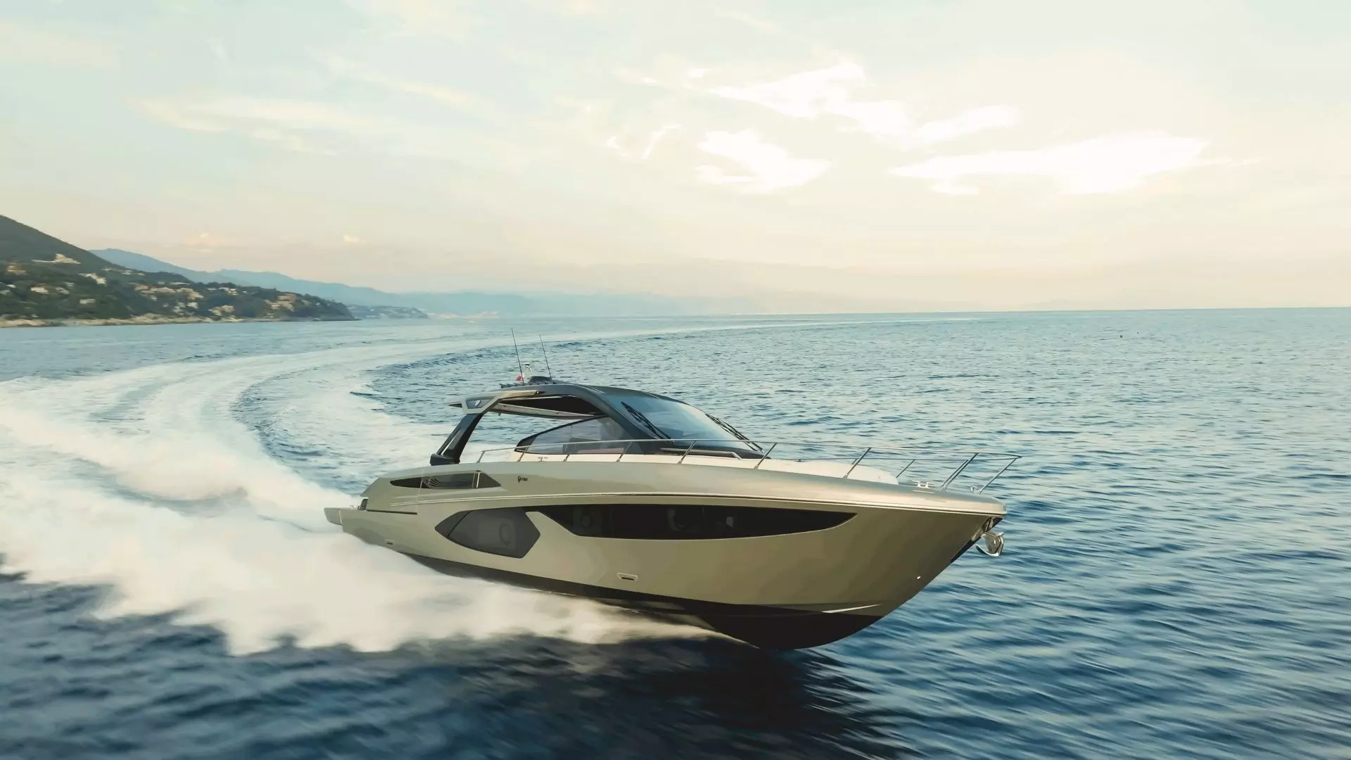 FIM 500 Regina Review: Grace and Elegance at Sea